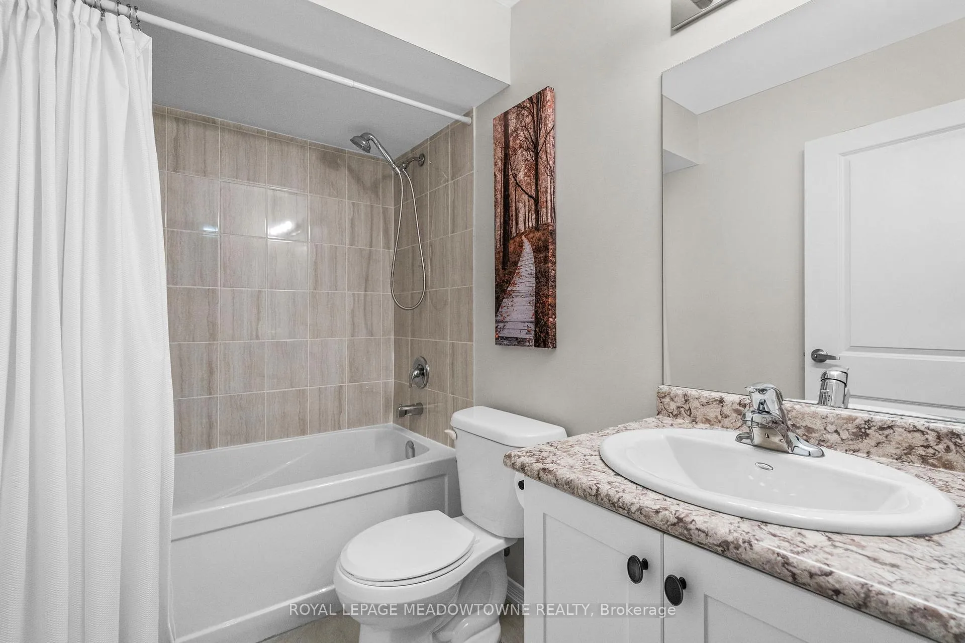 Photo 35 of 24 Cosmopolitan Common, St. Catharines, Carlton/Bunting — HOMEH