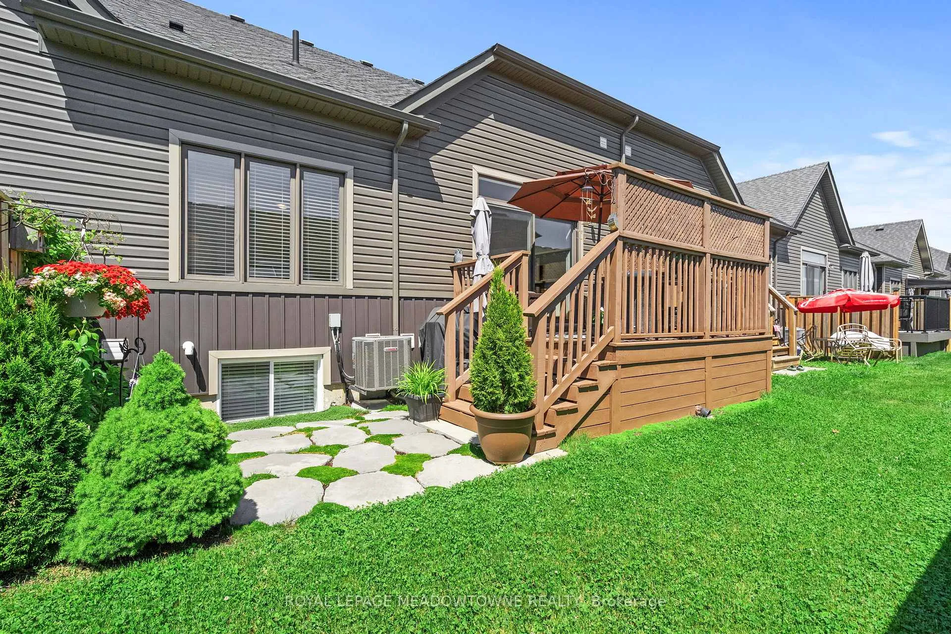 Photo 41 of 24 Cosmopolitan Common, St. Catharines, Carlton/Bunting — HOMEH