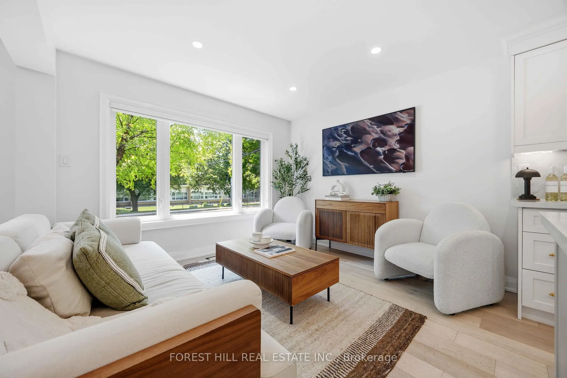 Photo 4 of 9 Marilyn Crescent, Toronto, O'Connor-Parkview — HOMEH