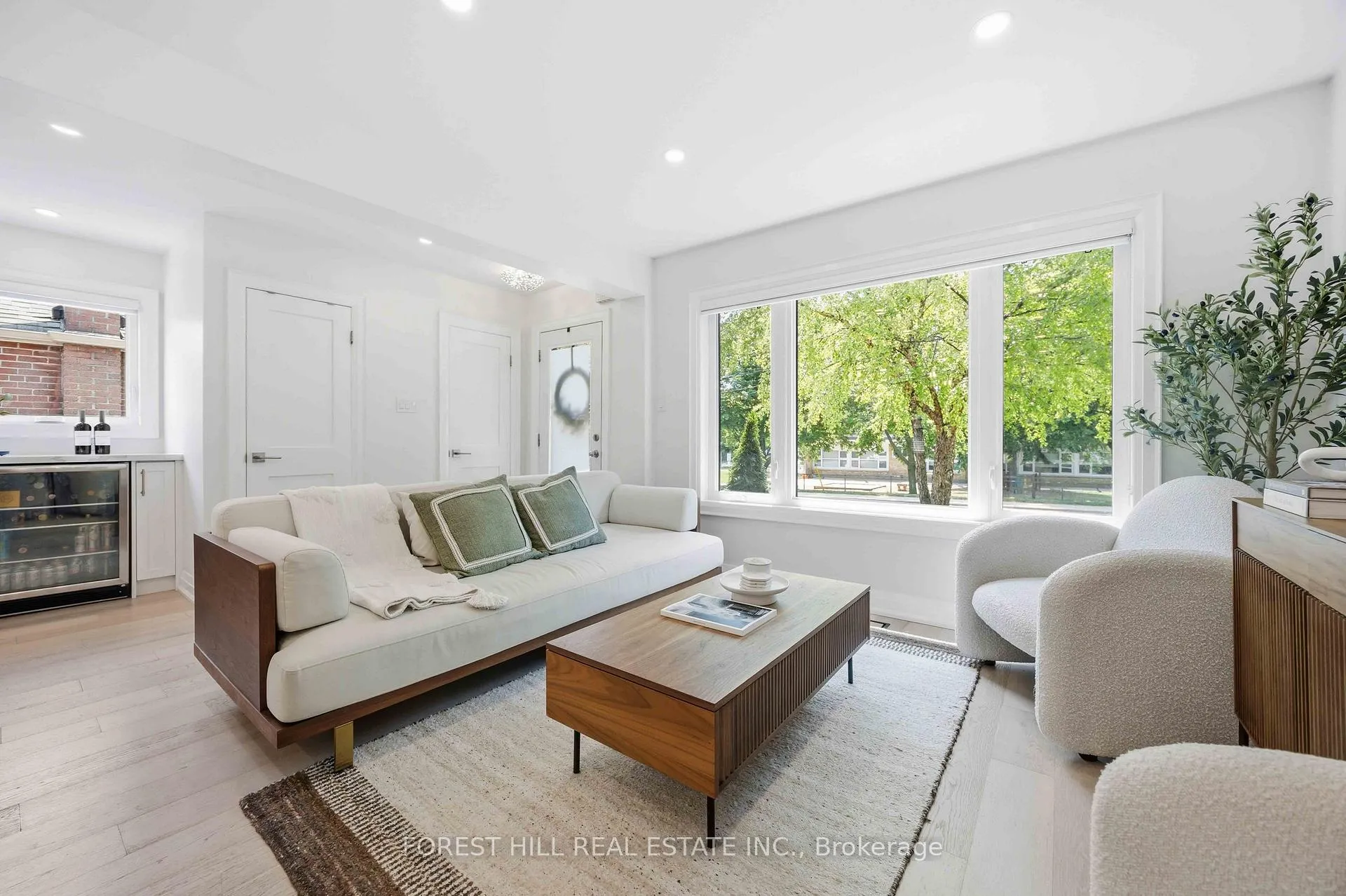 Photo 5 of 9 Marilyn Crescent, Toronto, O'Connor-Parkview — HOMEH