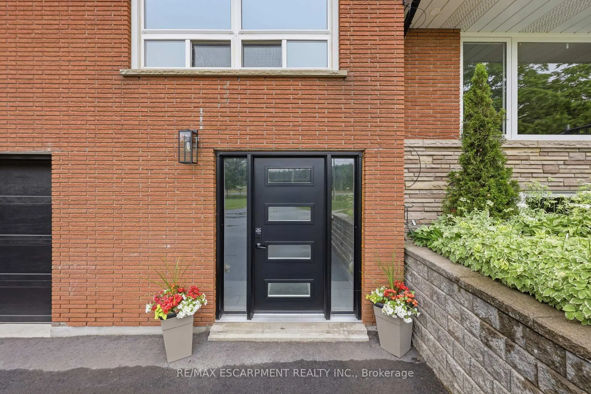 Photo 3 of 891 Centre Road, Hamilton, Rural Flamborough — HOMEH