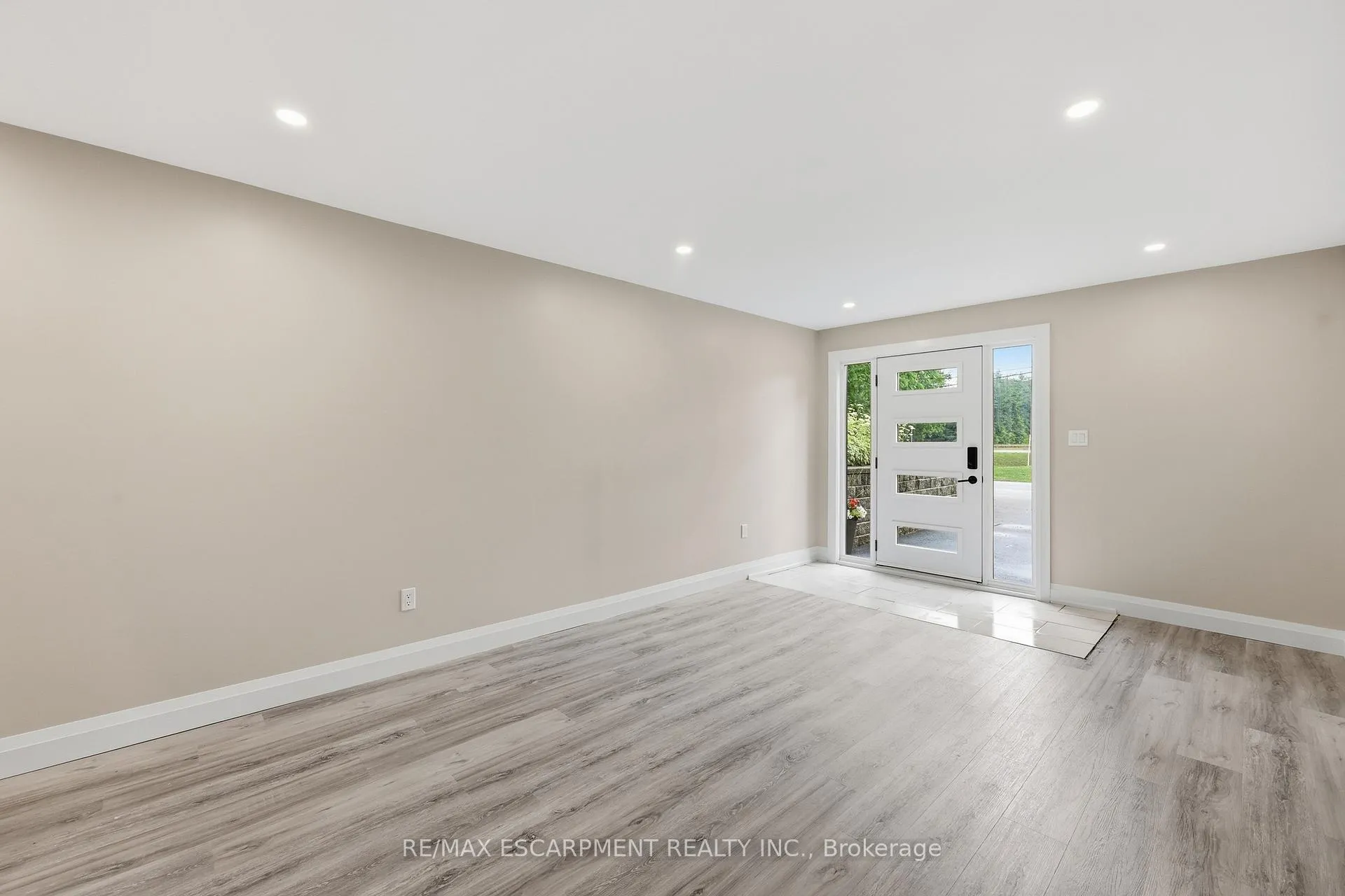 Photo 5 of 891 Centre Road, Hamilton, Rural Flamborough — HOMEH