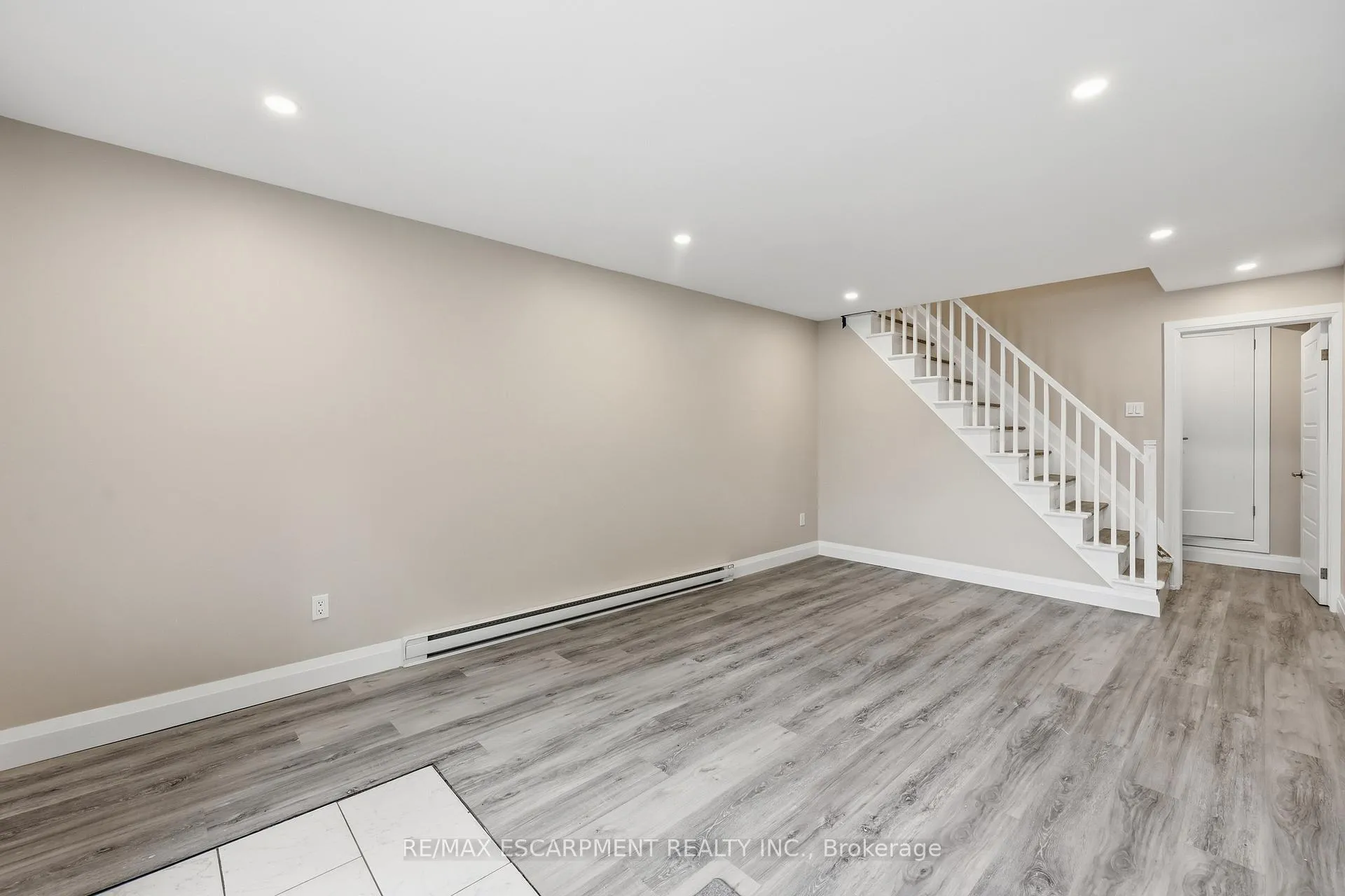 Photo 7 of 891 Centre Road, Hamilton, Rural Flamborough — HOMEH