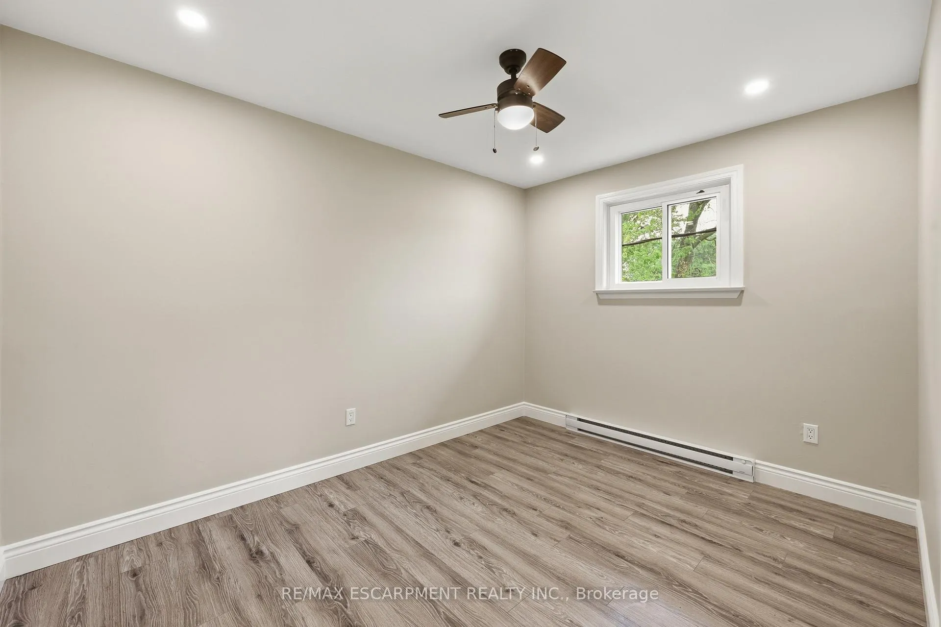 Photo 15 of 891 Centre Road, Hamilton, Rural Flamborough — HOMEH