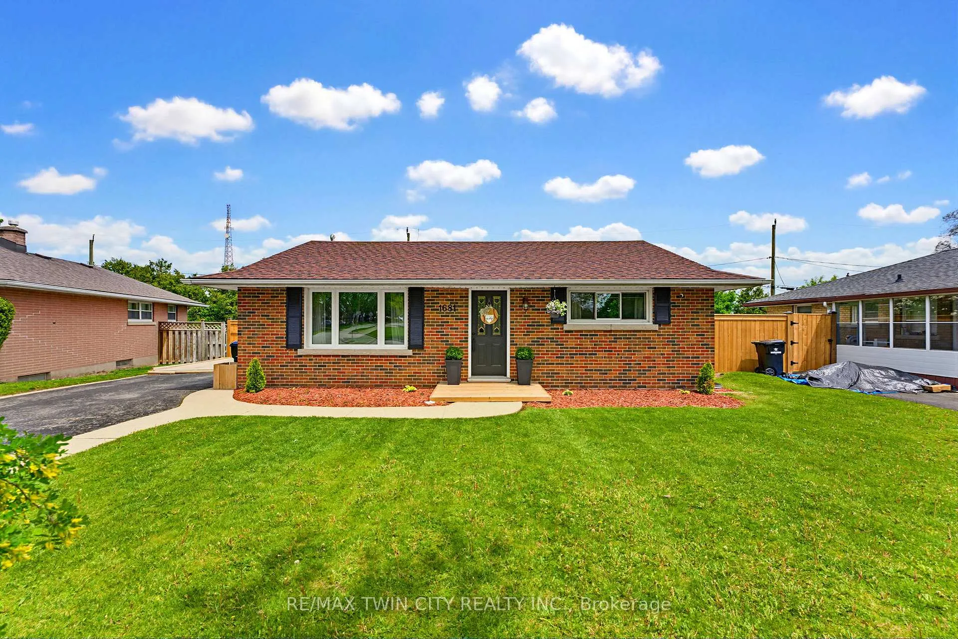 Photo 2 of 1681 Severn Avenue, Cambridge — HOMEH
