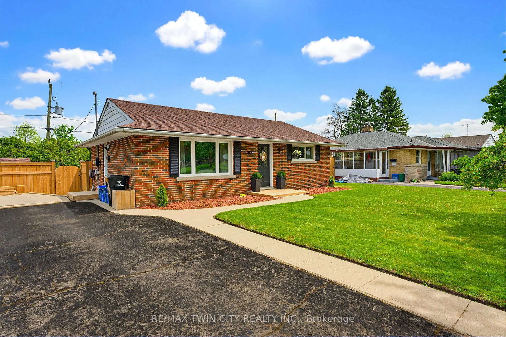 Photo 3 of 1681 Severn Avenue, Cambridge — HOMEH