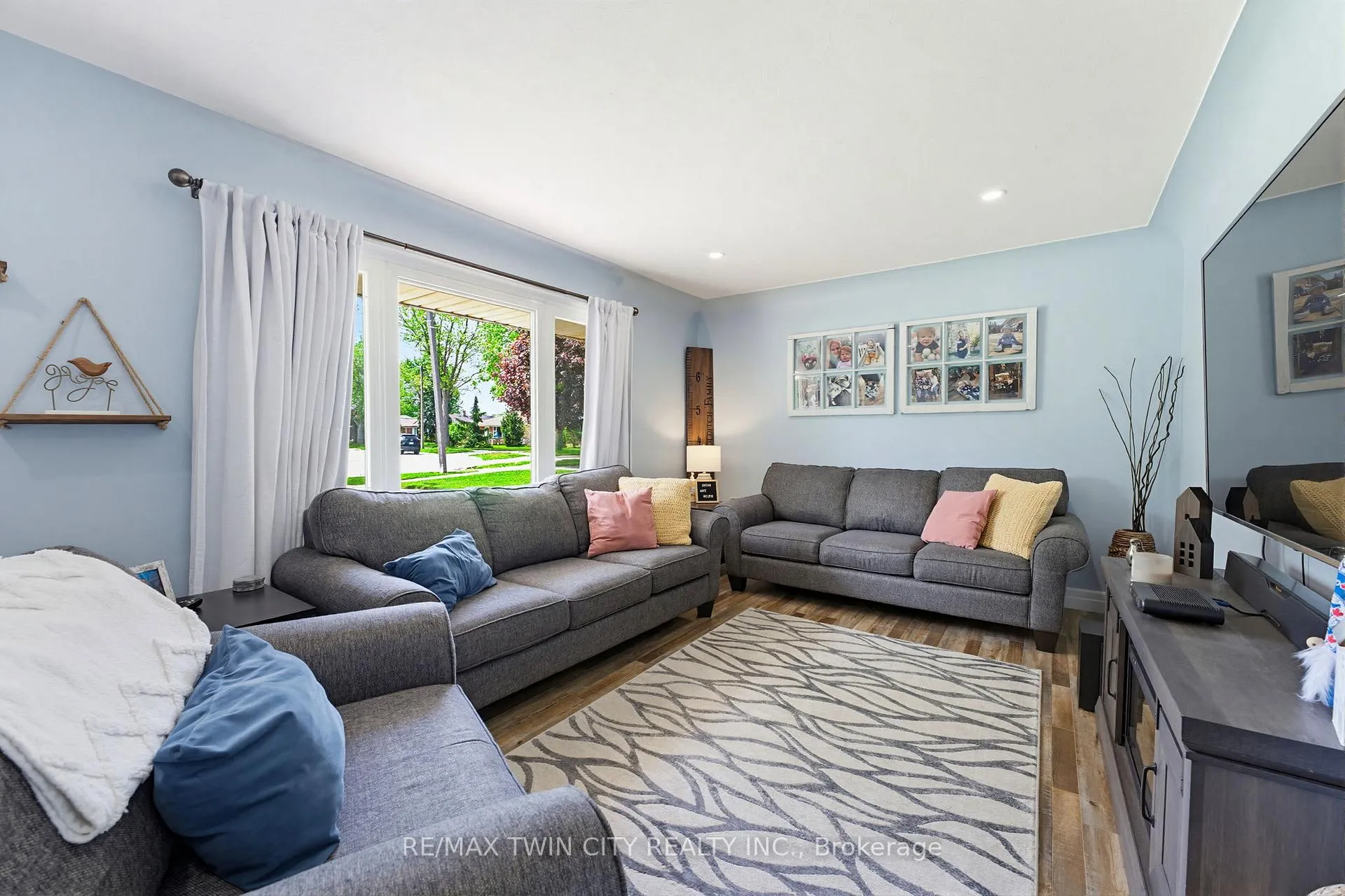 Photo 4 of 1681 Severn Avenue, Cambridge — HOMEH