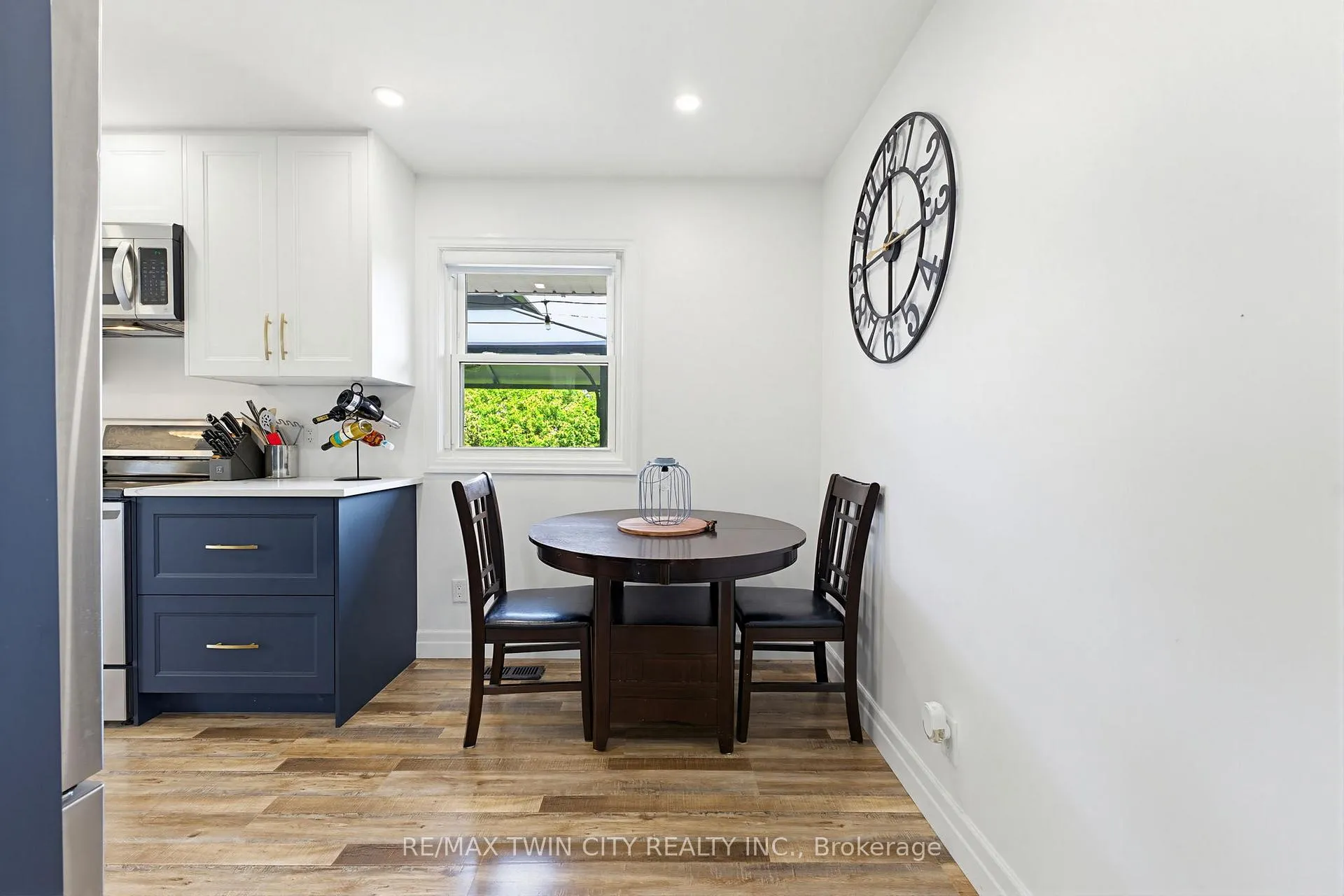 Photo 6 of 1681 Severn Avenue, Cambridge — HOMEH