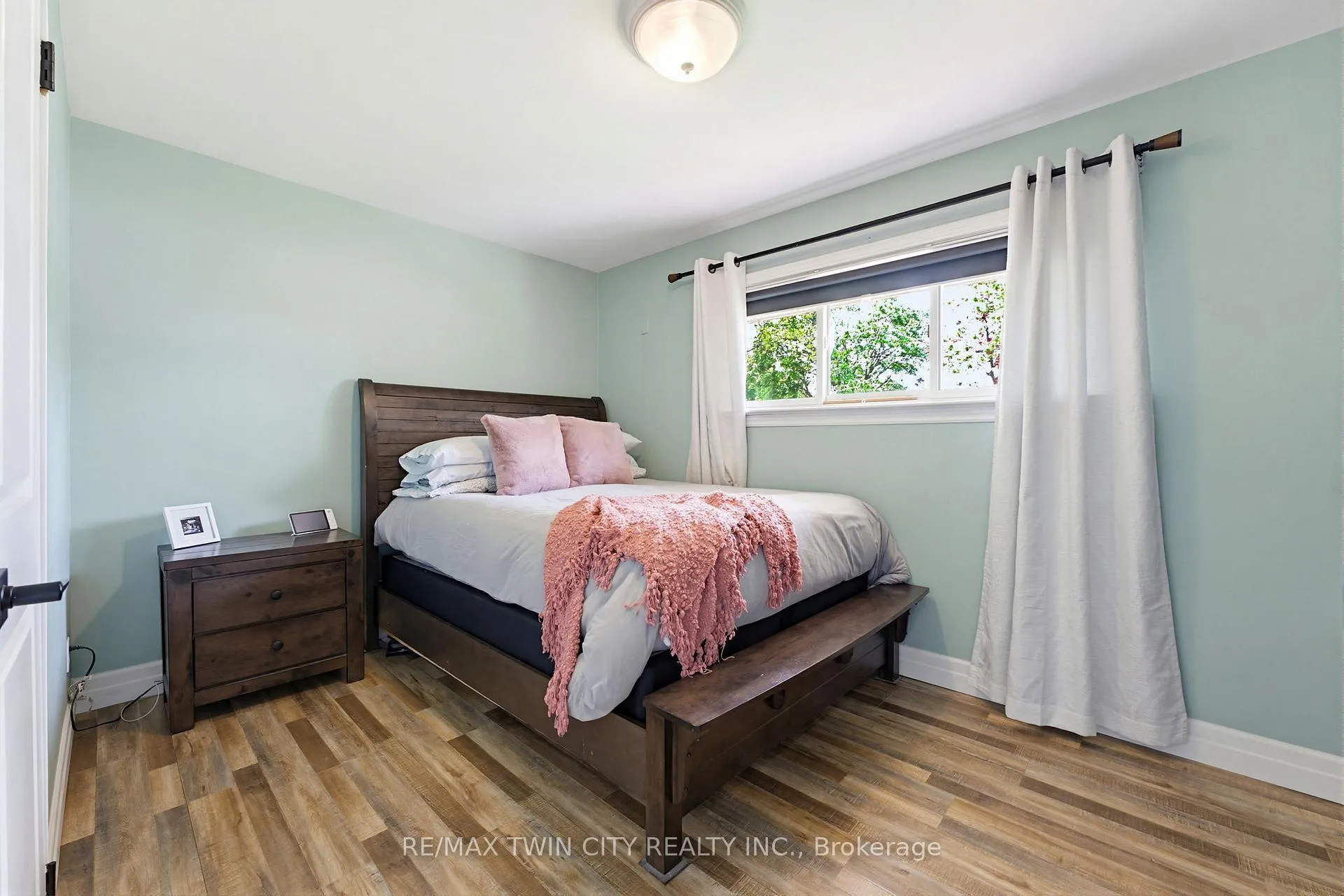 Photo 9 of 1681 Severn Avenue, Cambridge — HOMEH