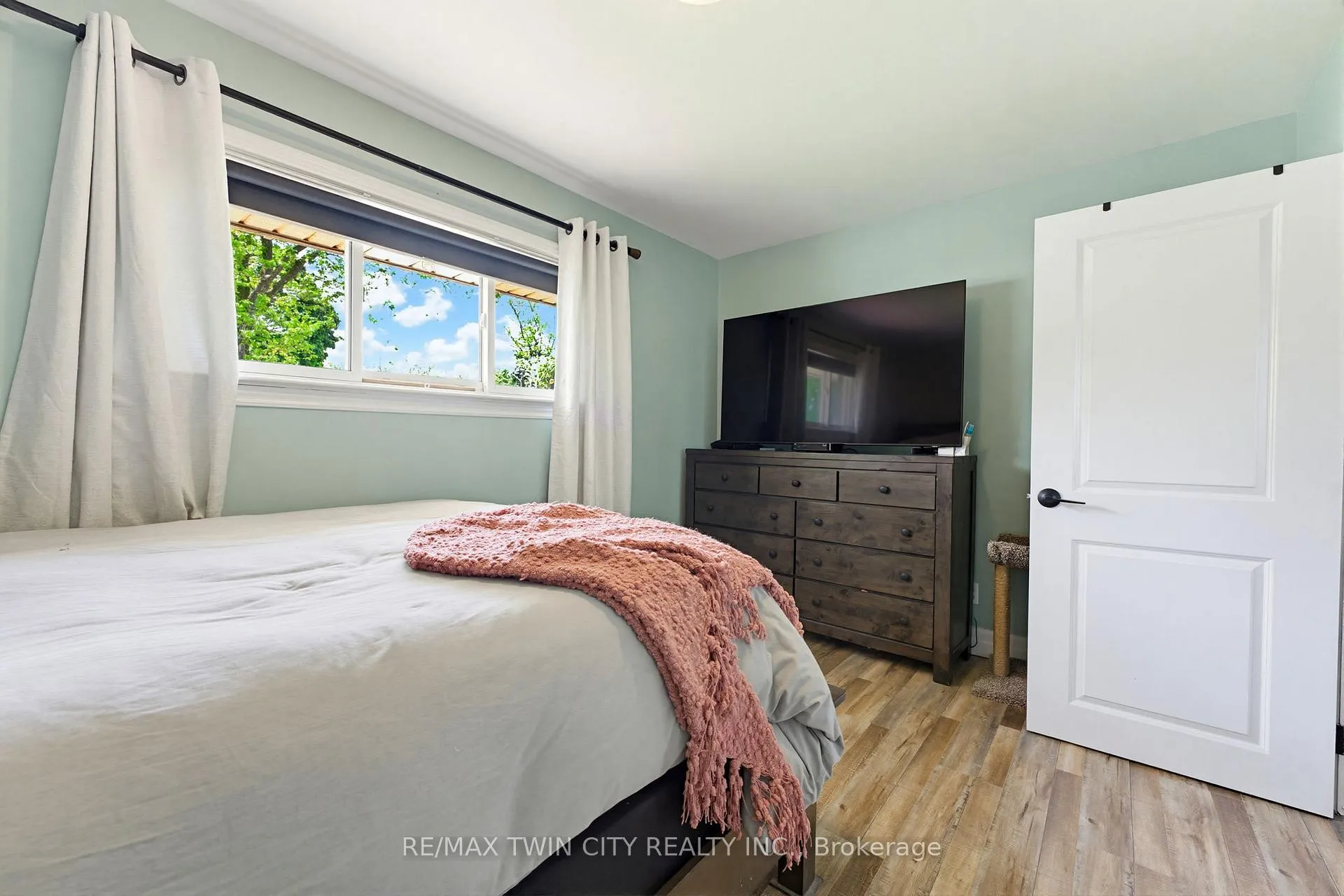 Photo 10 of 1681 Severn Avenue, Cambridge — HOMEH