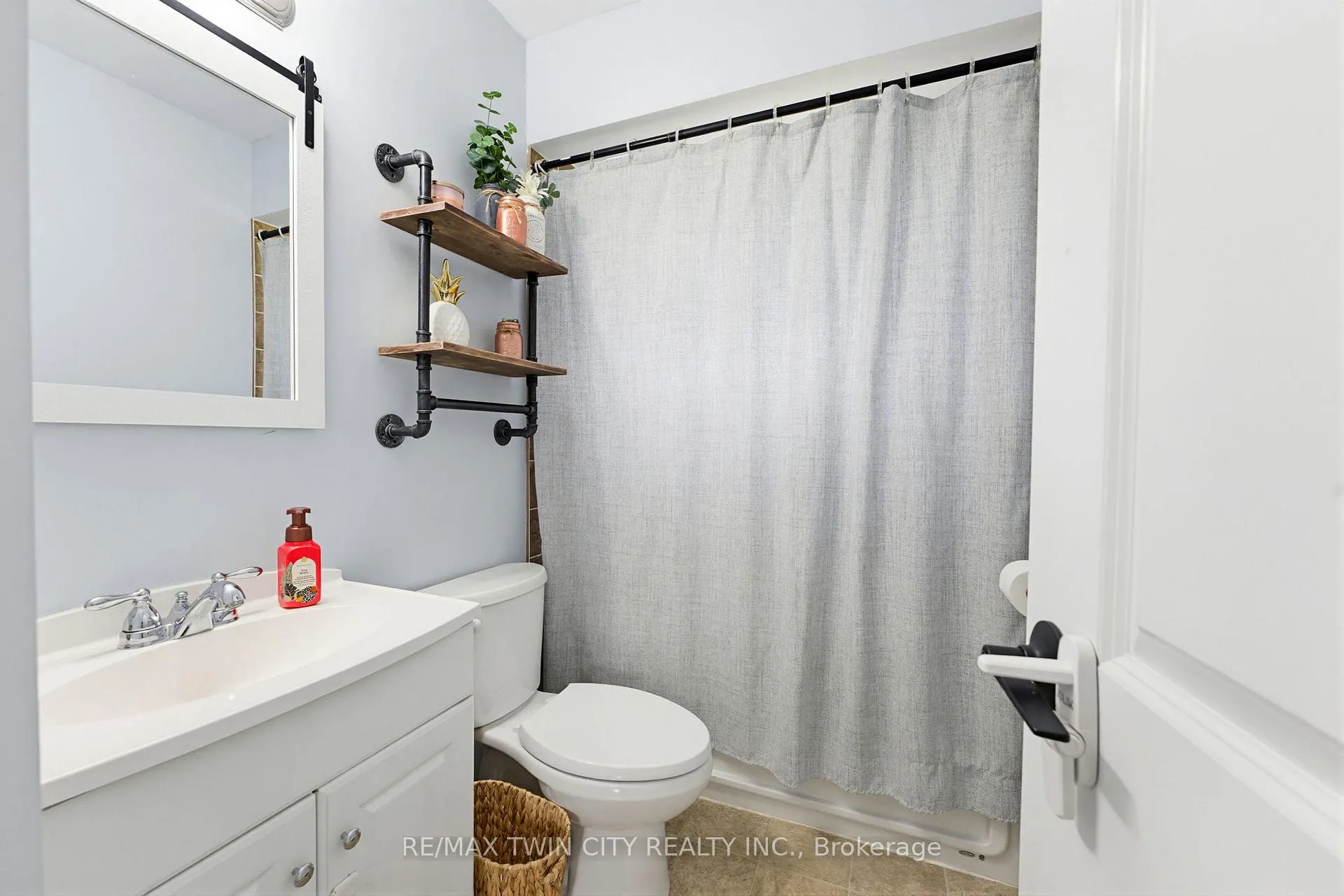 Photo 12 of 1681 Severn Avenue, Cambridge — HOMEH