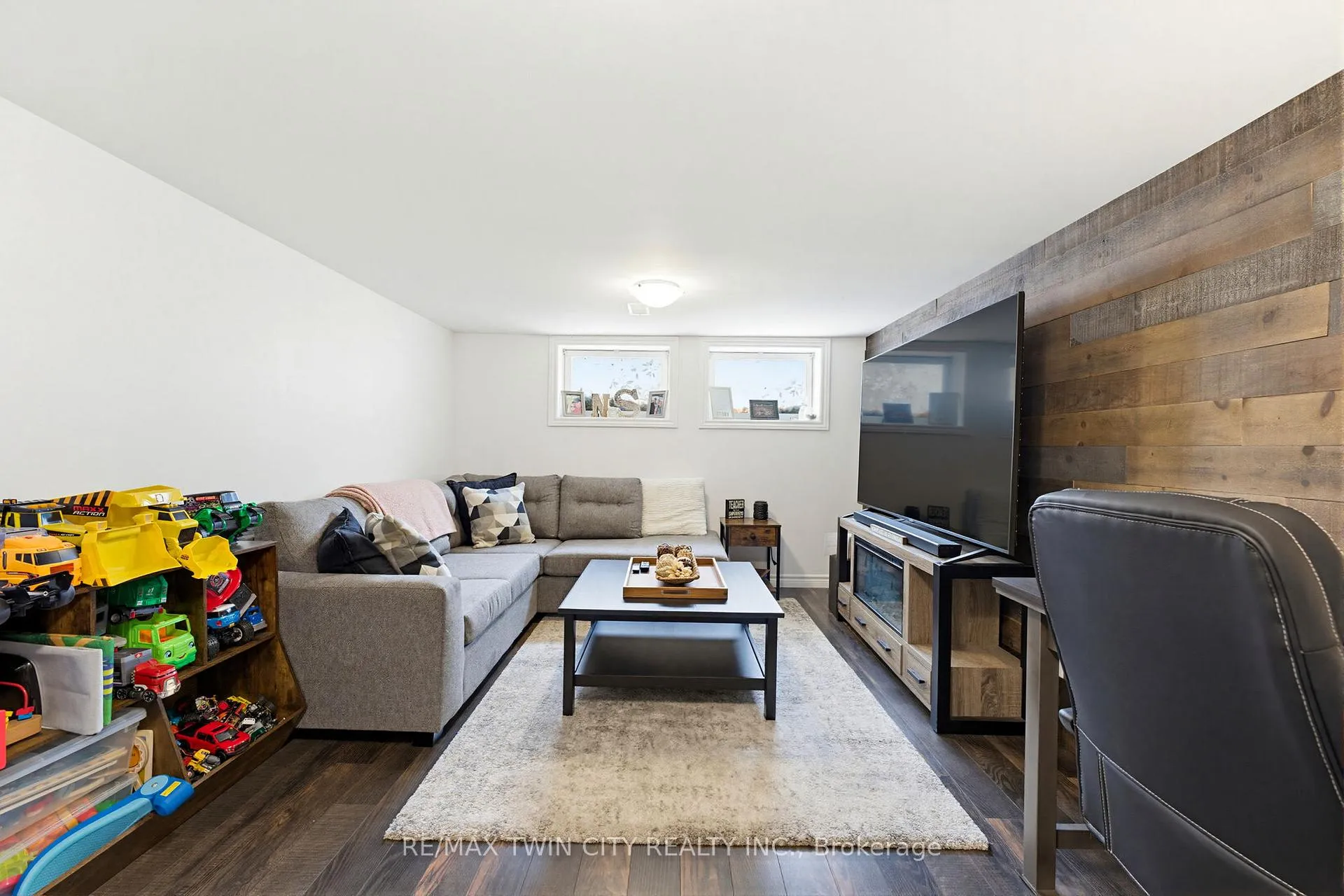 Photo 13 of 1681 Severn Avenue, Cambridge — HOMEH