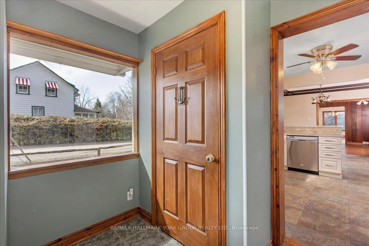 Photo 8 of 181 Lake Drive N, Georgina, Historic Lakeshore Communities — HOMEH