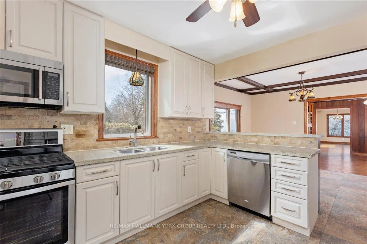 Photo 9 of 181 Lake Drive N, Georgina, Historic Lakeshore Communities — HOMEH