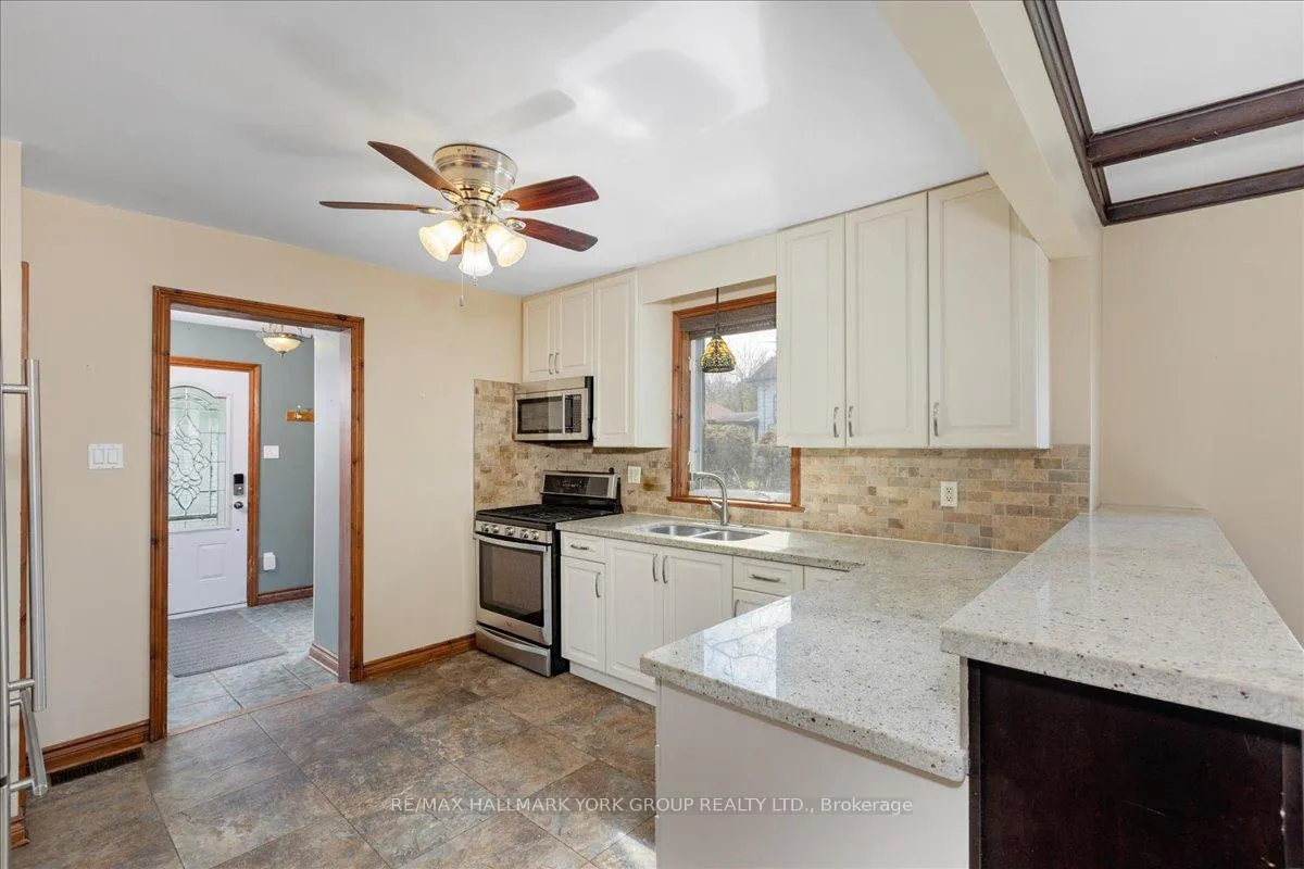 Photo 11 of 181 Lake Drive N, Georgina, Historic Lakeshore Communities — HOMEH