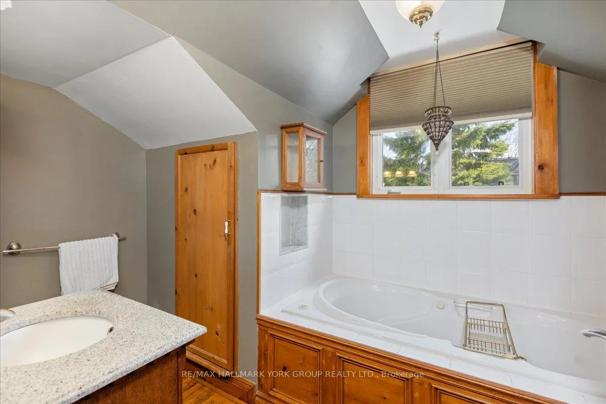 Photo 27 of 181 Lake Drive N, Georgina, Historic Lakeshore Communities — HOMEH