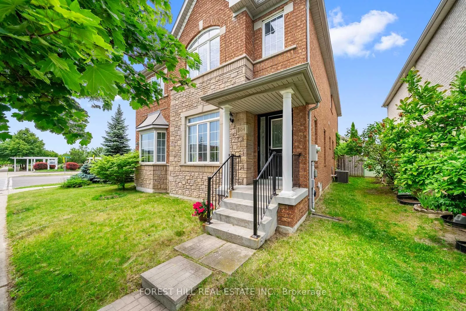Photo 2 of 104 Forest Run Boulevard, Vaughan, Patterson — HOMEH