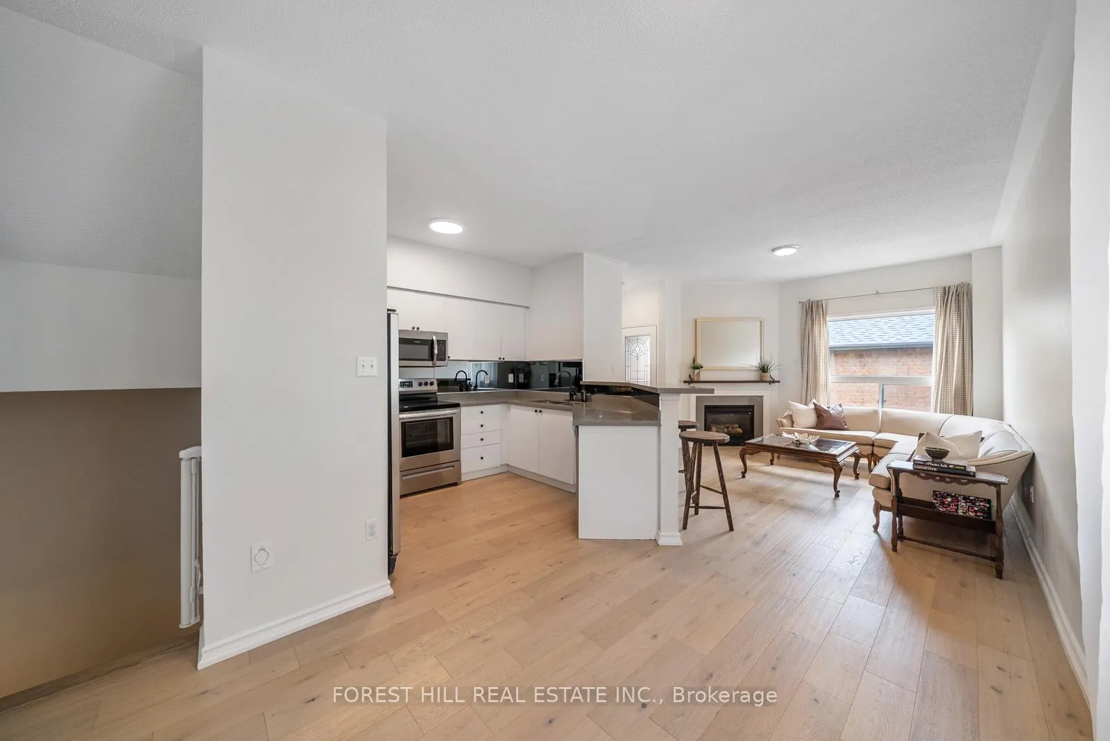Photo 12 of 104 Forest Run Boulevard, Vaughan, Patterson — HOMEH
