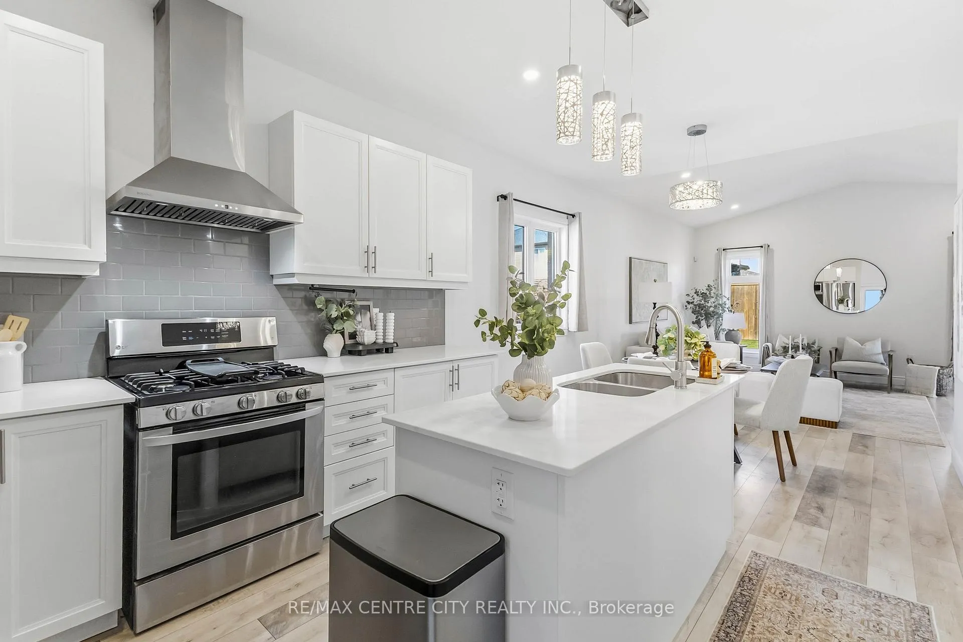 Photo 4 of 2344 Constance Avenue, London, South U — HOMEH