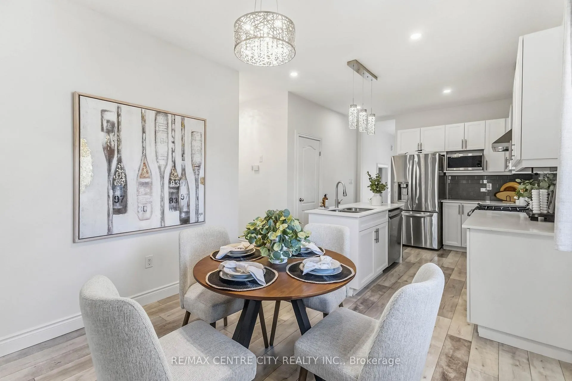 Photo 5 of 2344 Constance Avenue, London, South U — HOMEH