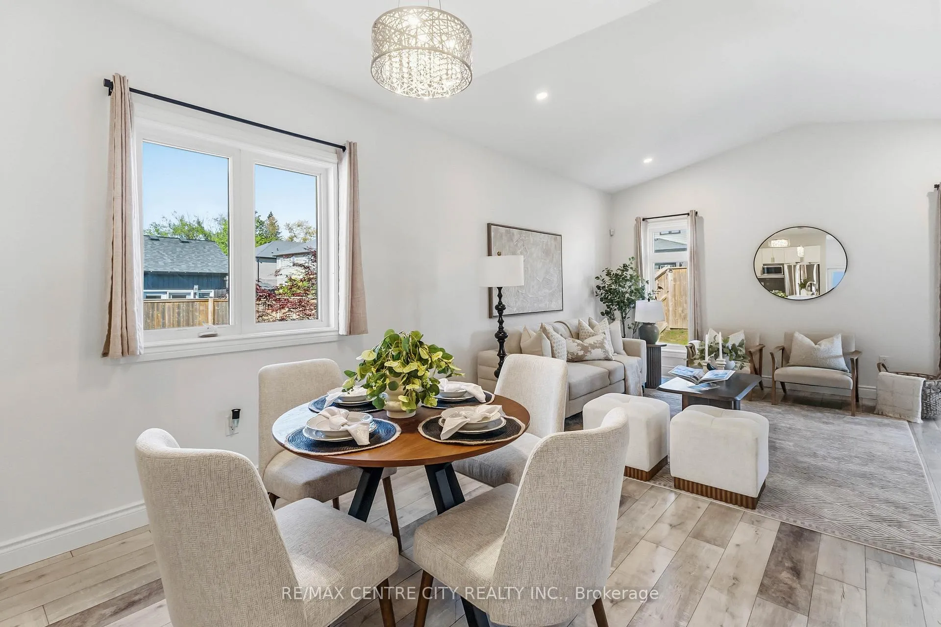 Photo 6 of 2344 Constance Avenue, London, South U — HOMEH