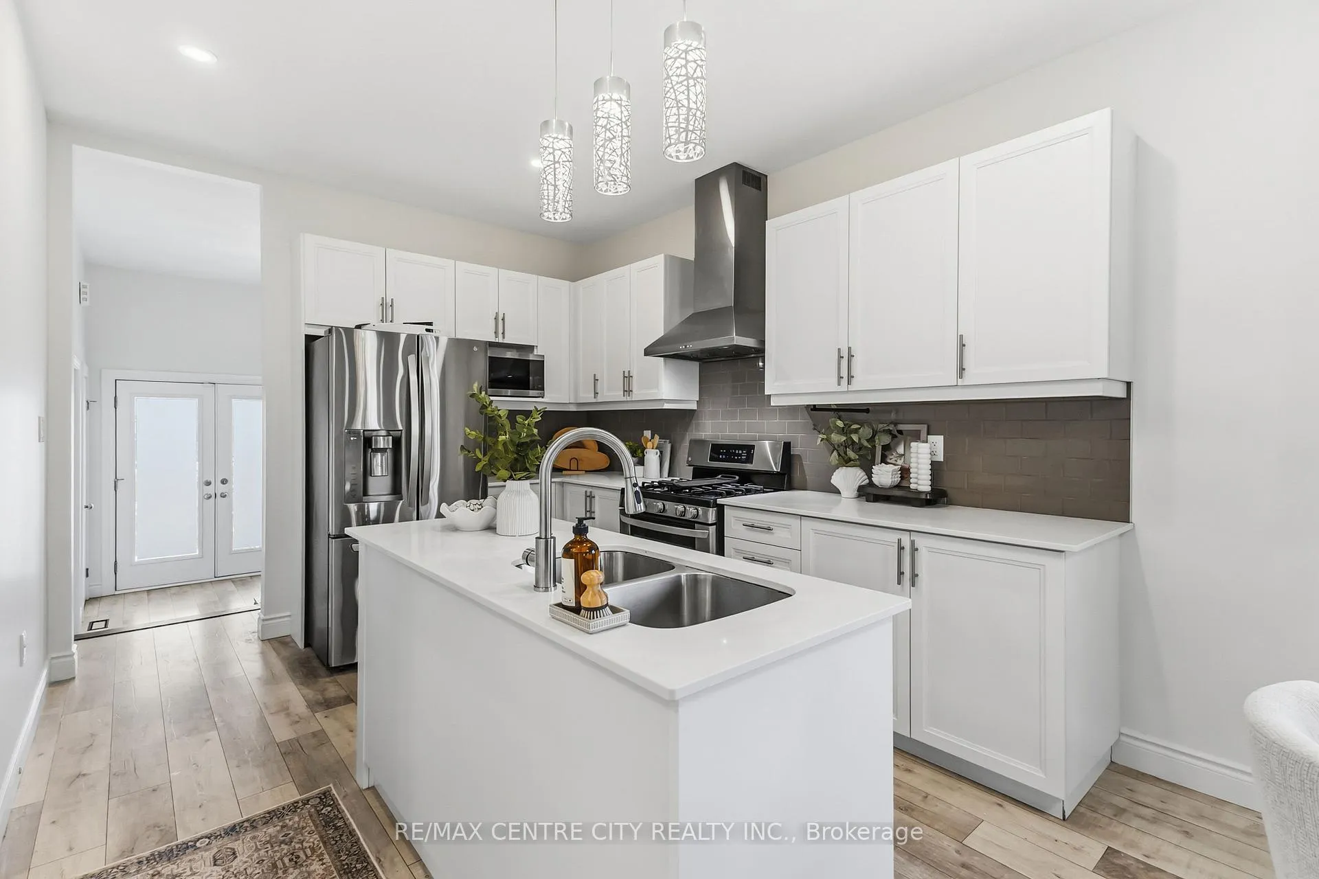Photo 7 of 2344 Constance Avenue, London, South U — HOMEH