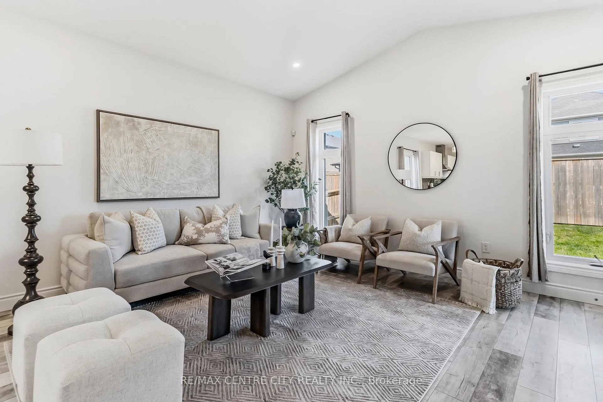 Photo 8 of 2344 Constance Avenue, London, South U — HOMEH