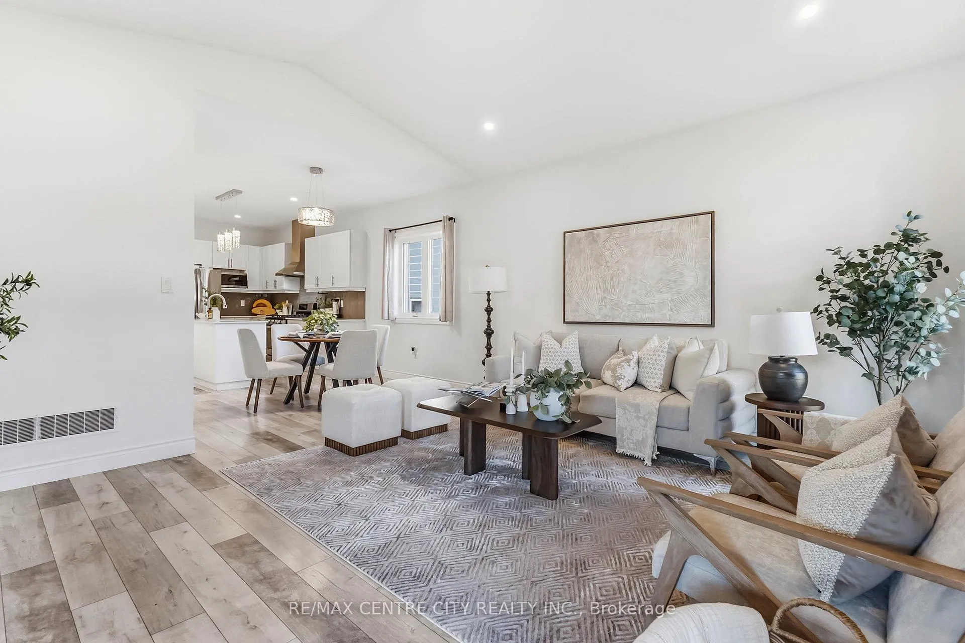 Photo 12 of 2344 Constance Avenue, London, South U — HOMEH