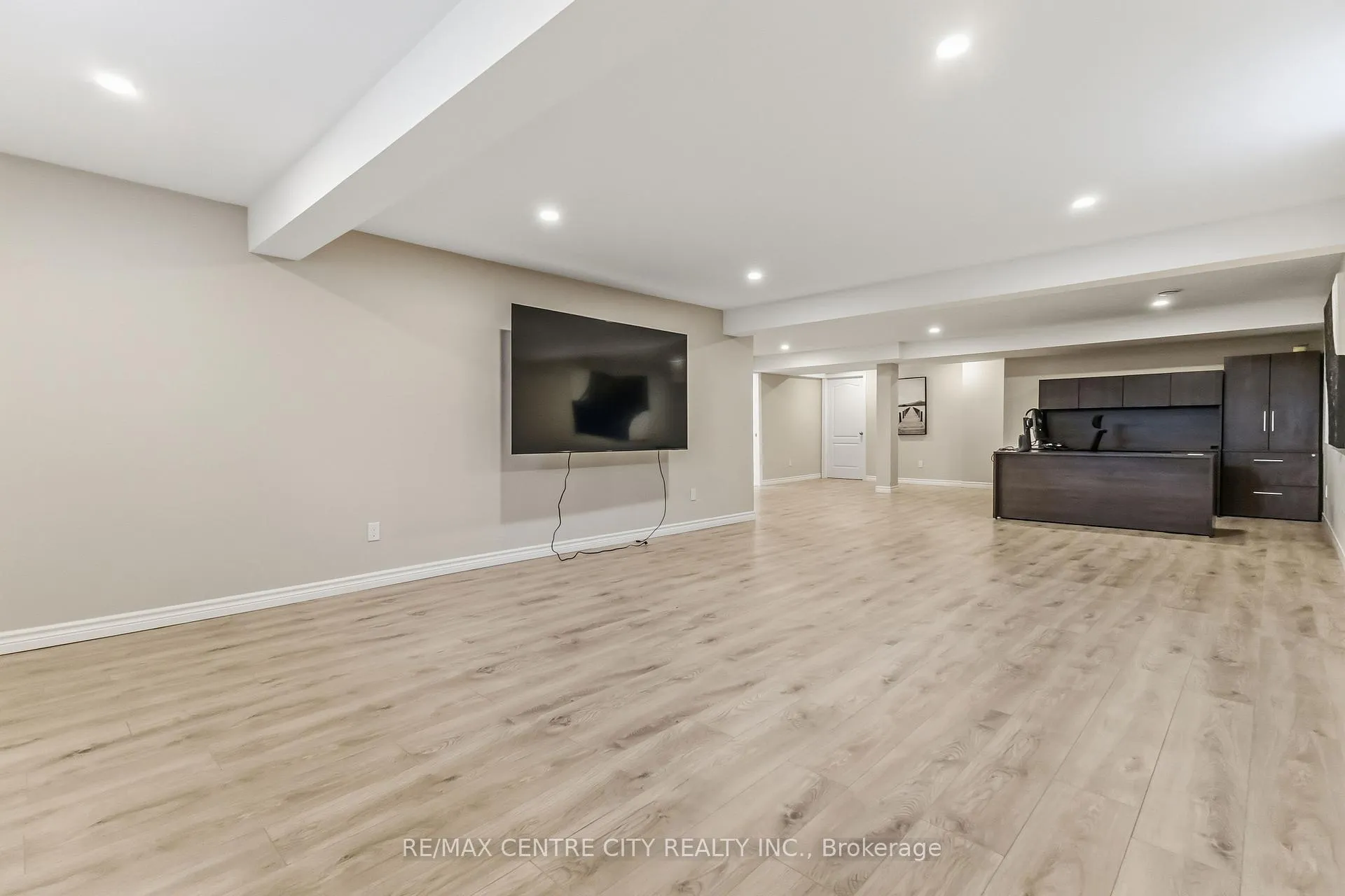 Photo 22 of 2344 Constance Avenue, London, South U — HOMEH