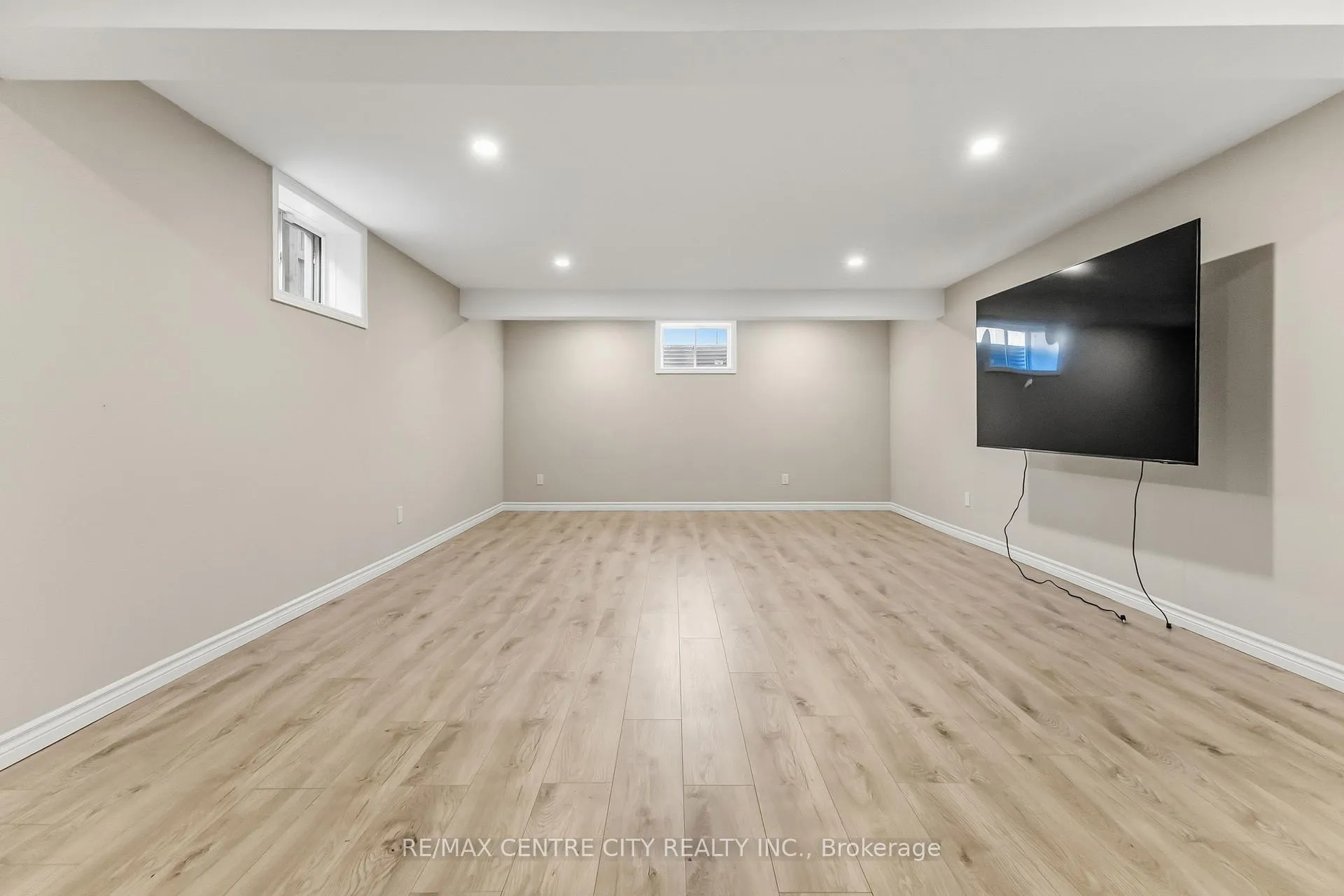Photo 23 of 2344 Constance Avenue, London, South U — HOMEH