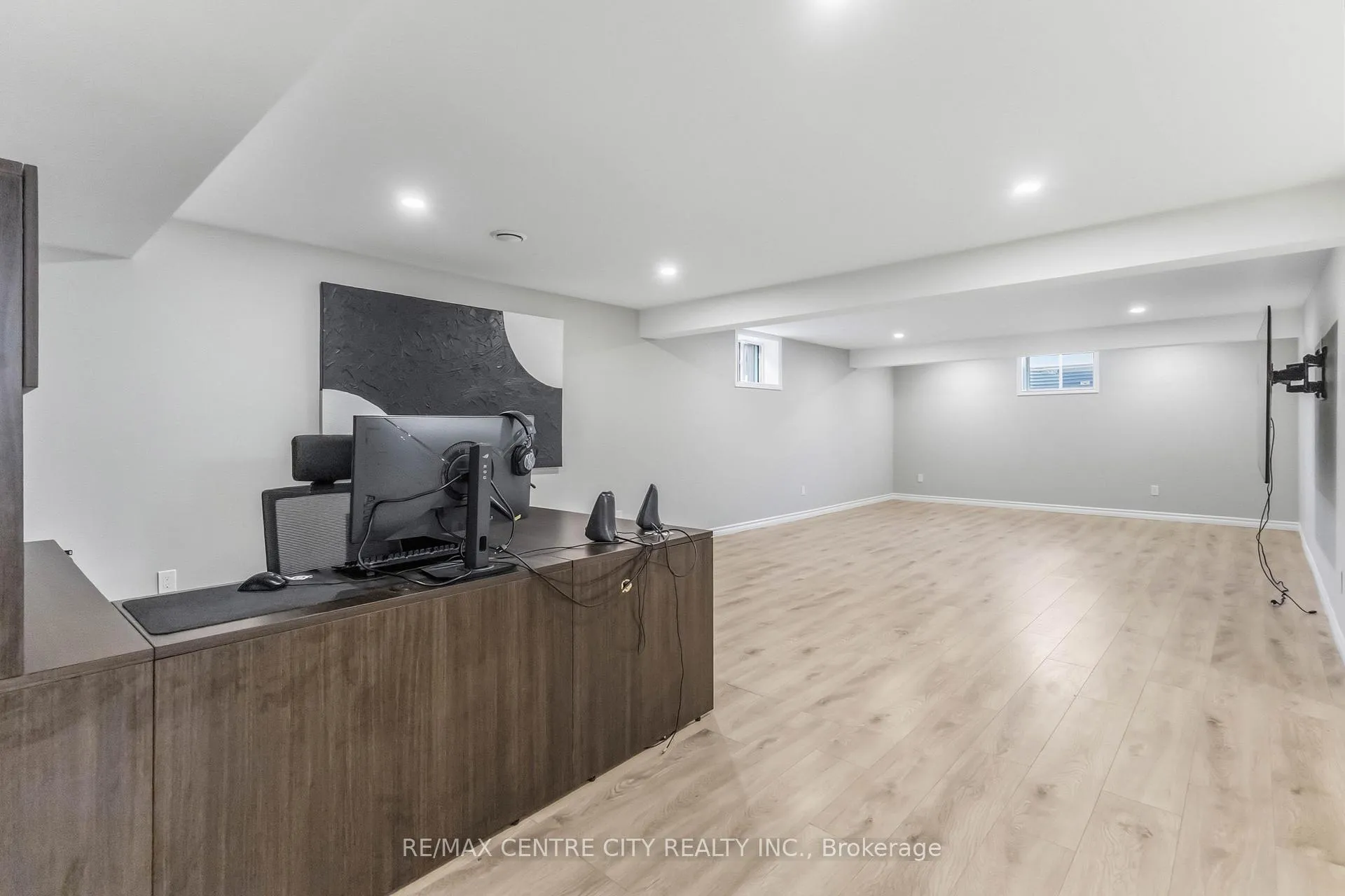 Photo 24 of 2344 Constance Avenue, London, South U — HOMEH