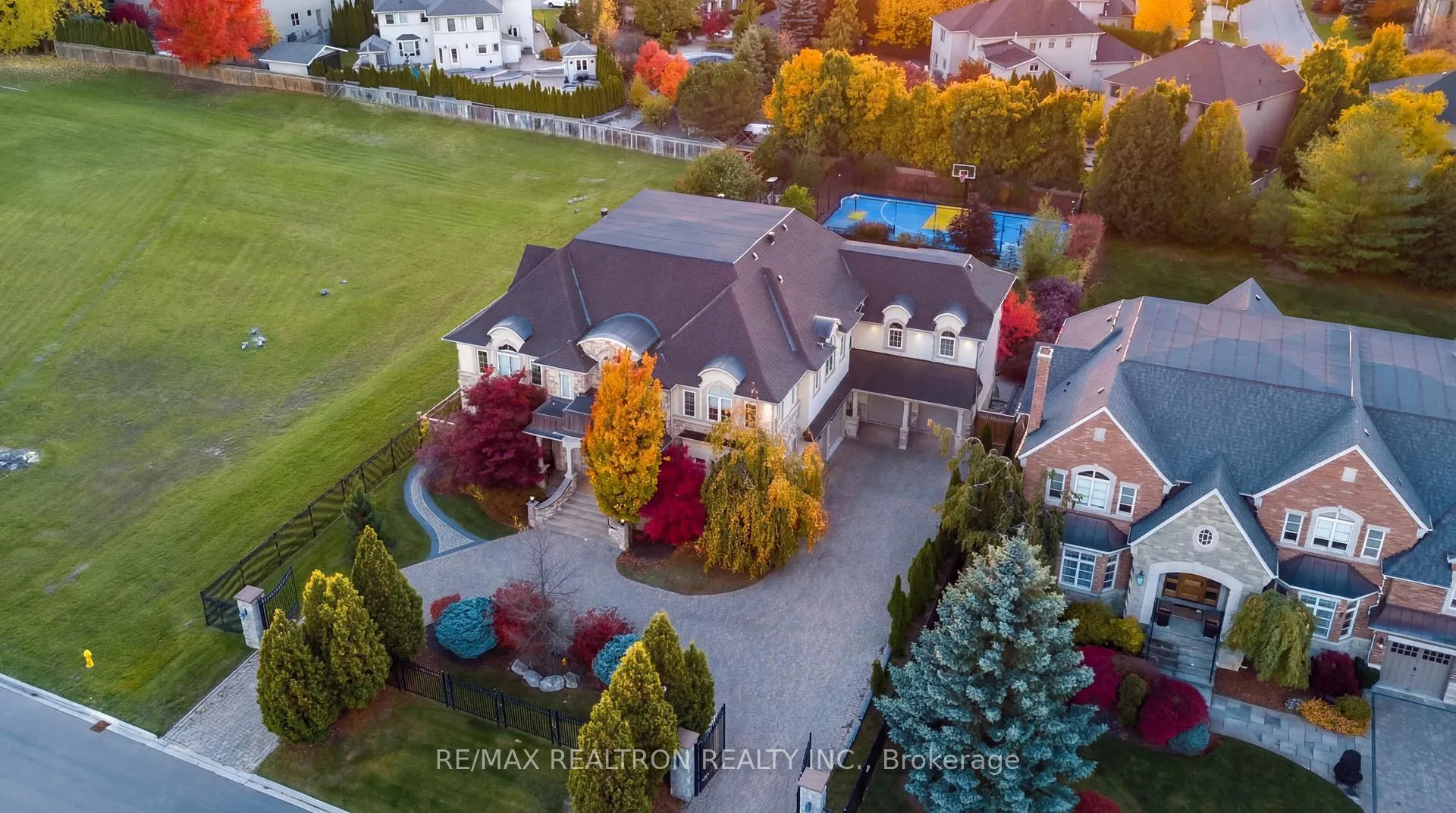 Photo 4 of 80 Callaway Court, Vaughan, Uplands — HOMEH