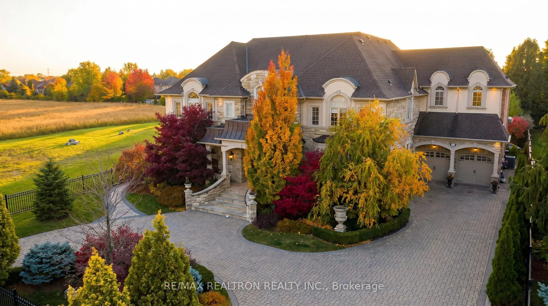 Photo 9 of 80 Callaway Court, Vaughan, Uplands — HOMEH