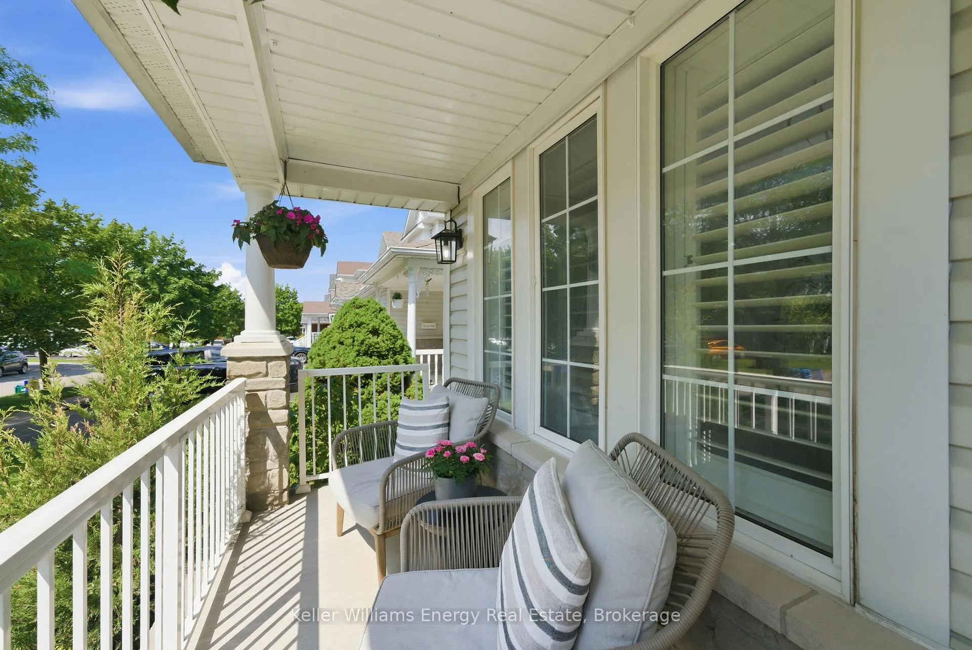 Photo 2 of 47 Melody Drive, Whitby, Brooklin — HOMEH