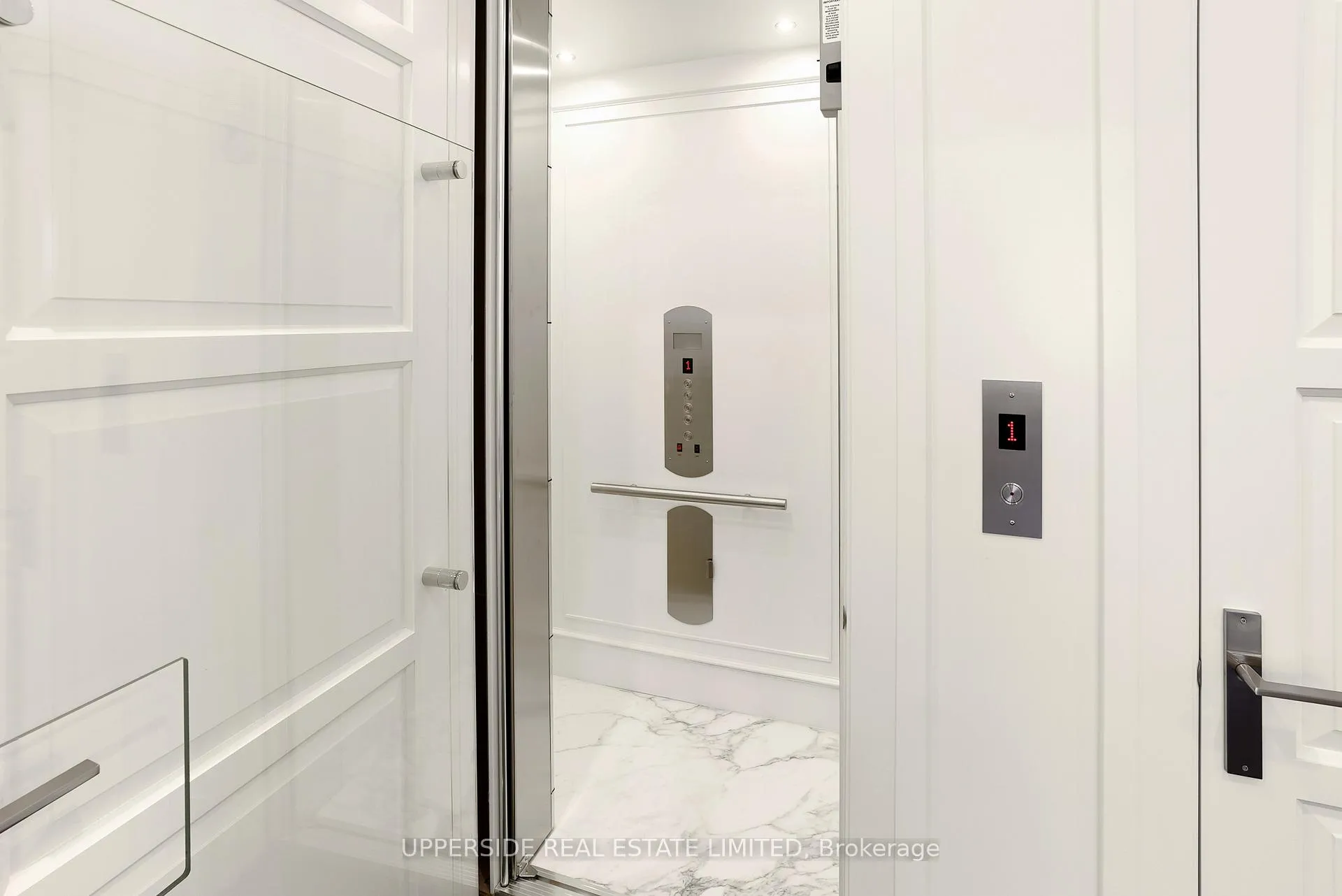 Photo 12 of 28 Thornridge Drive, Vaughan, Crestwood-Springfarm-Yorkhill — HOMEH