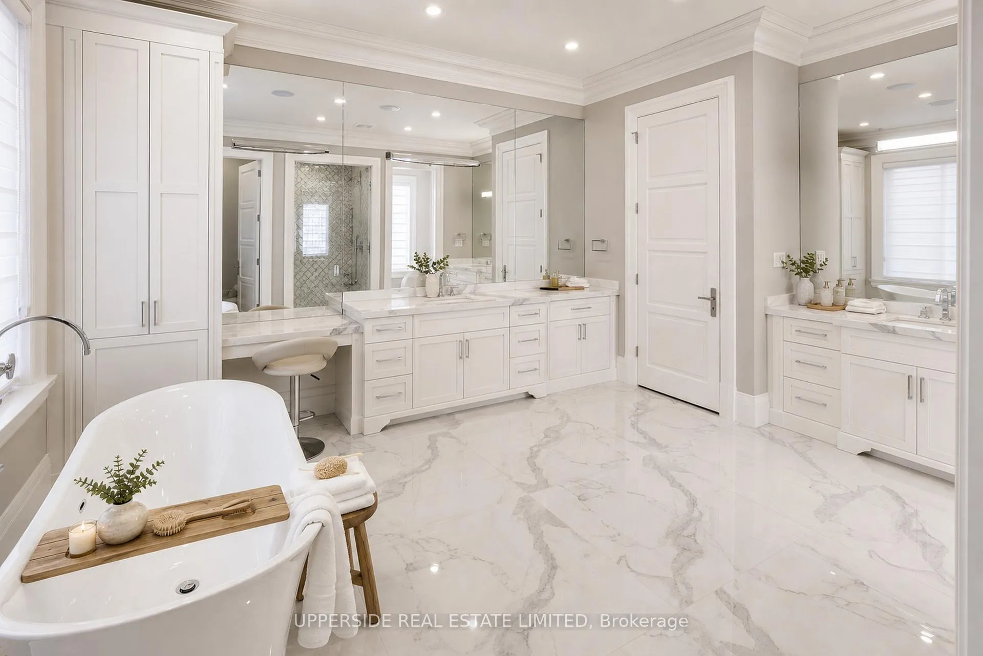 Photo 17 of 28 Thornridge Drive, Vaughan, Crestwood-Springfarm-Yorkhill — HOMEH