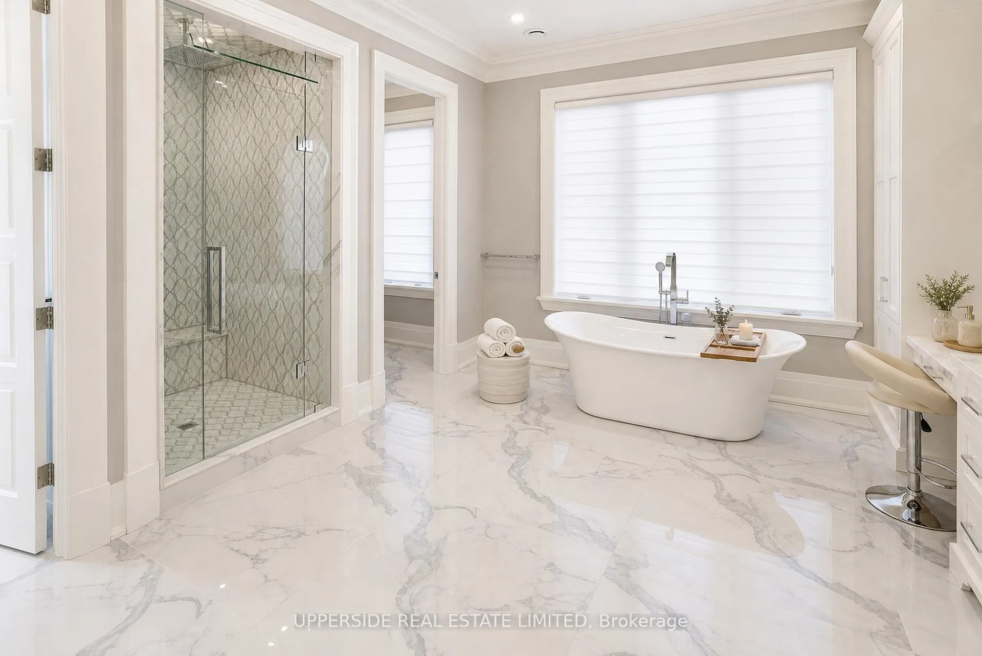 Photo 18 of 28 Thornridge Drive, Vaughan, Crestwood-Springfarm-Yorkhill — HOMEH