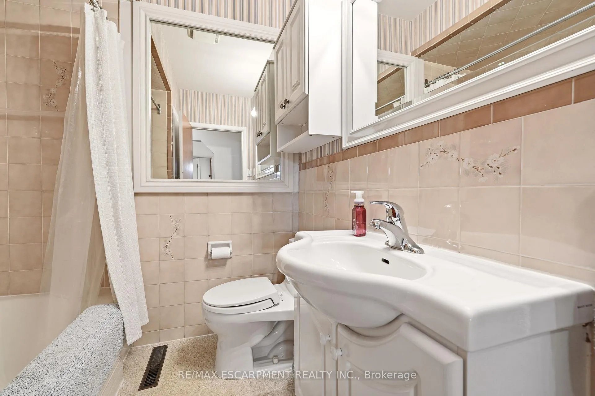 Photo 28 of 192 Ewen Road, Hamilton, Ainslie Wood — HOMEH