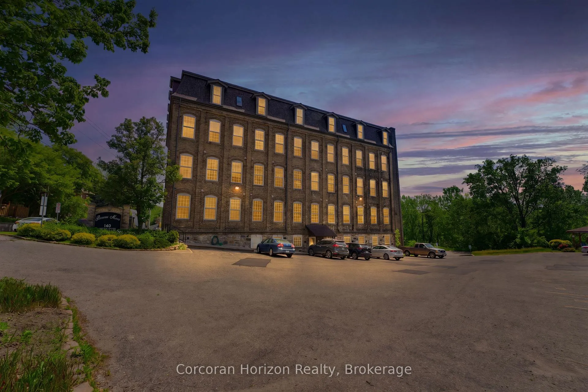 Photo 1 of Unit 301, 140 West River Street, Brant, Paris — HOMEH