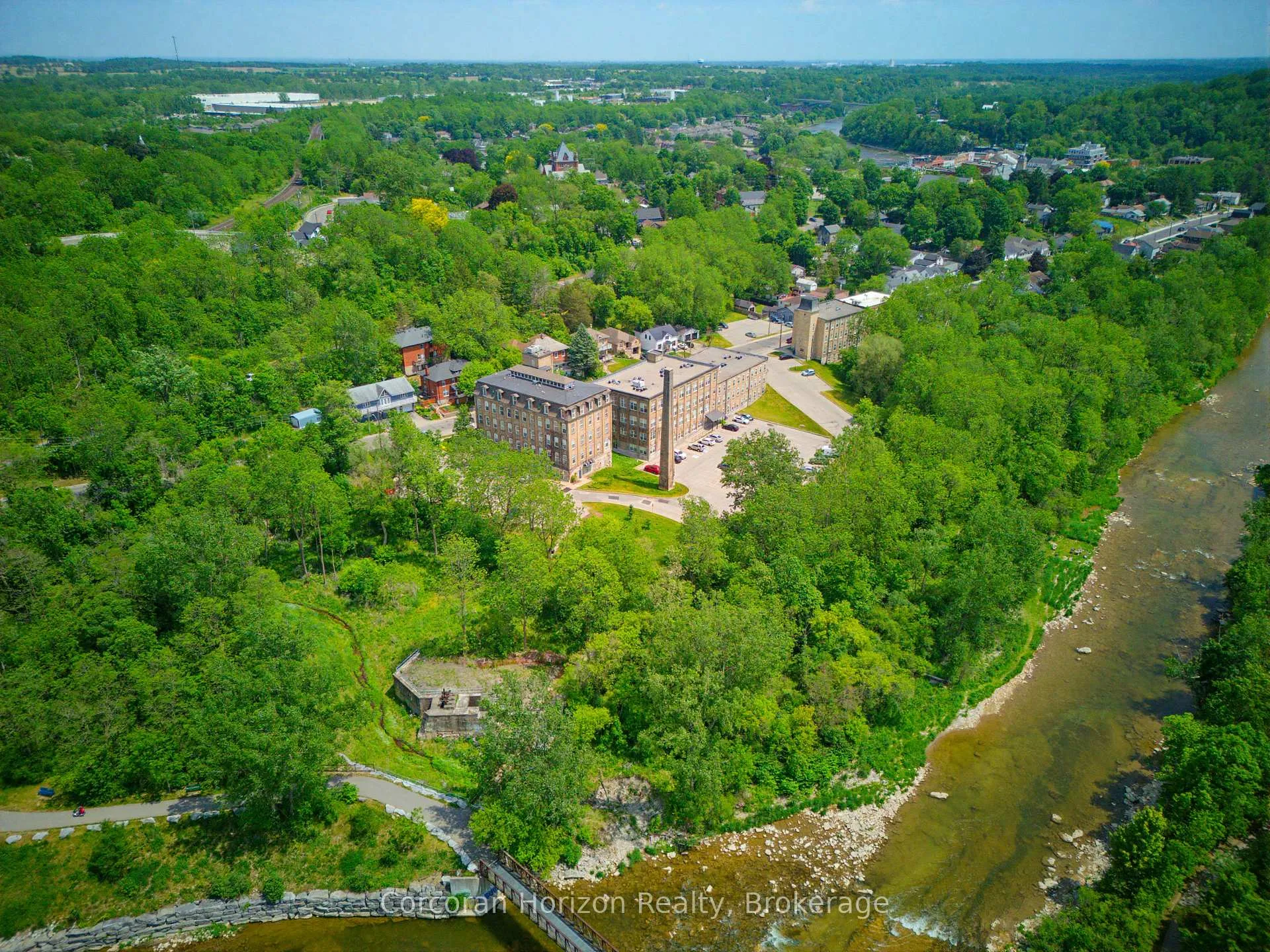 Photo 2 of Unit 301, 140 West River Street, Brant, Paris — HOMEH