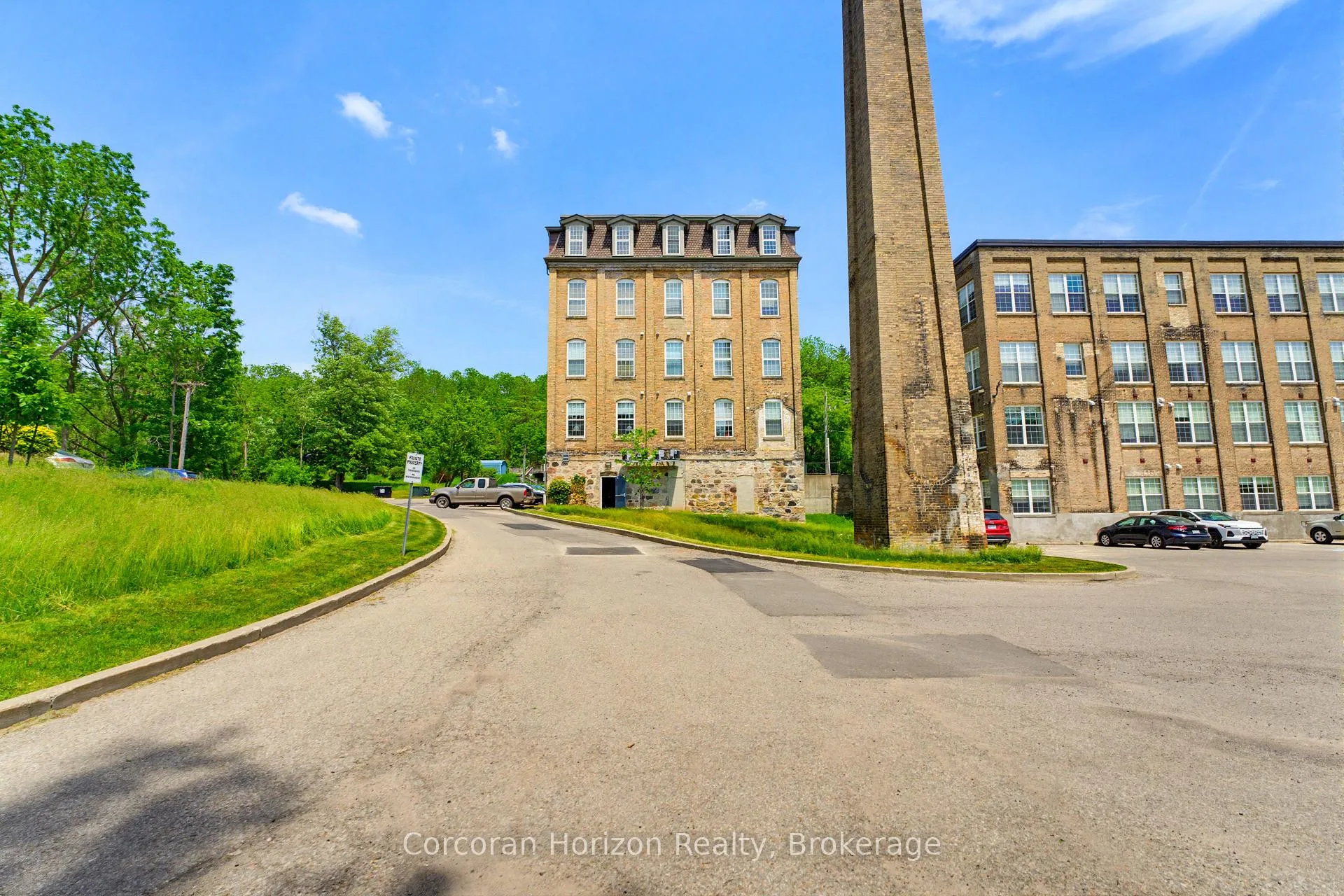 Photo 3 of Unit 301, 140 West River Street, Brant, Paris — HOMEH