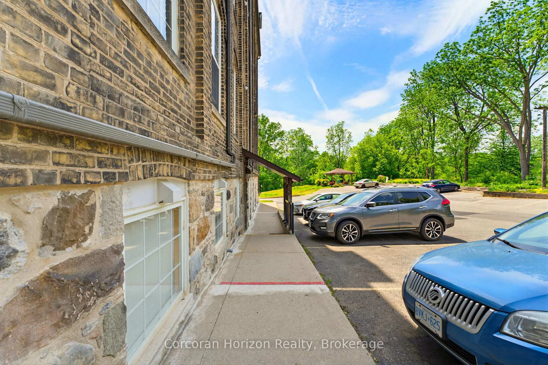Photo 4 of Unit 301, 140 West River Street, Brant, Paris — HOMEH