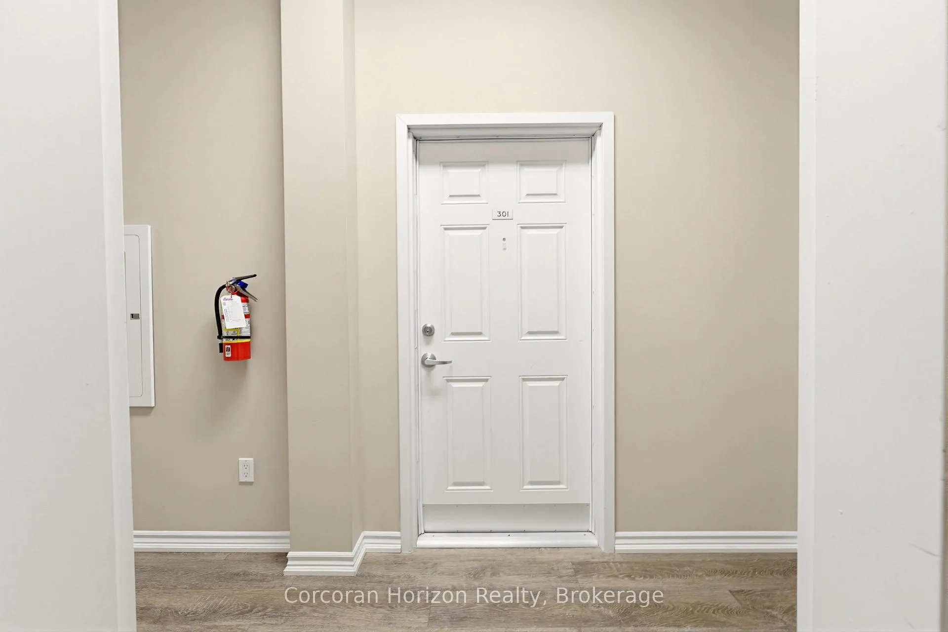 Photo 5 of Unit 301, 140 West River Street, Brant, Paris — HOMEH