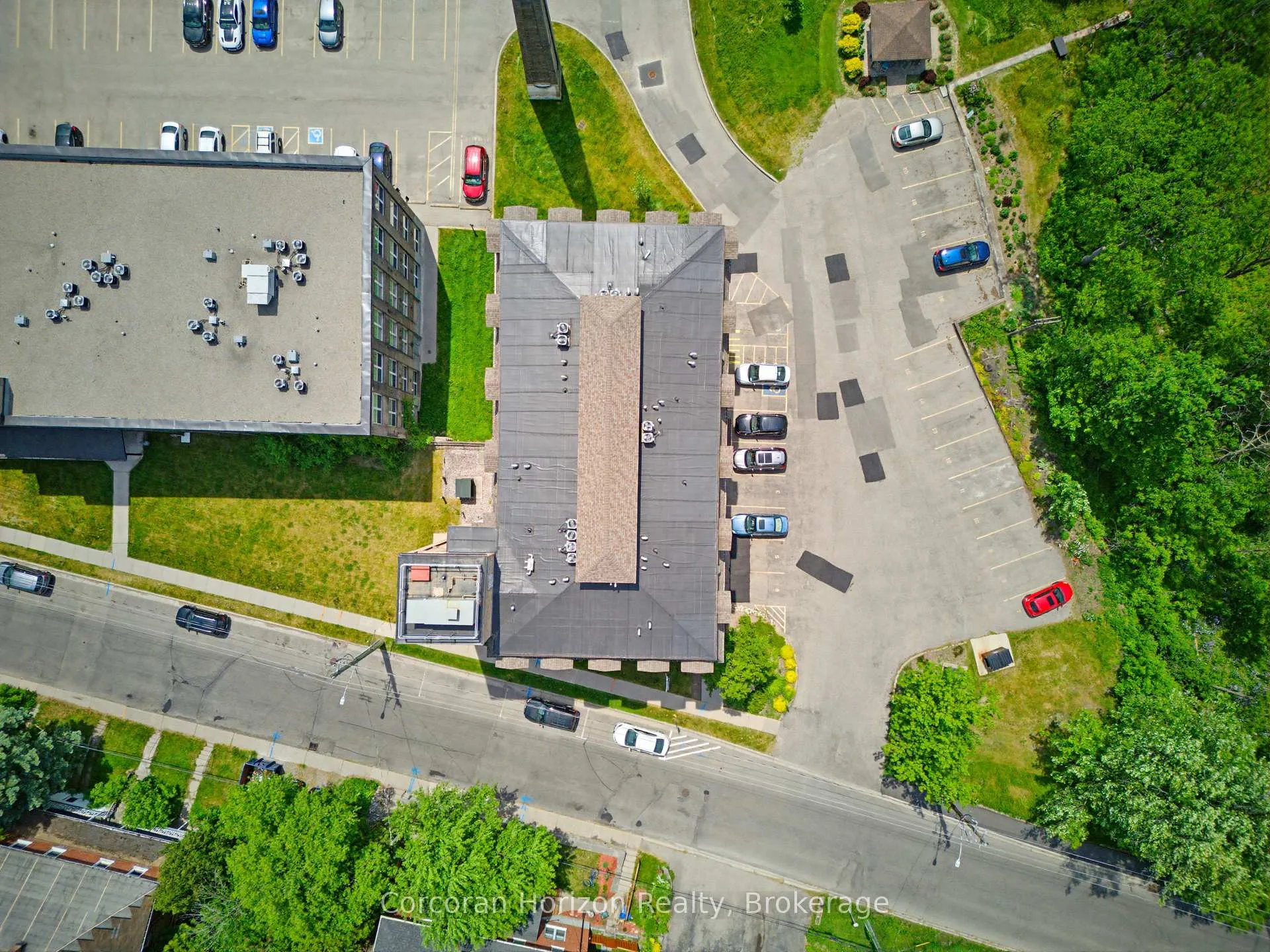 Photo 22 of Unit 301, 140 West River Street, Brant, Paris — HOMEH