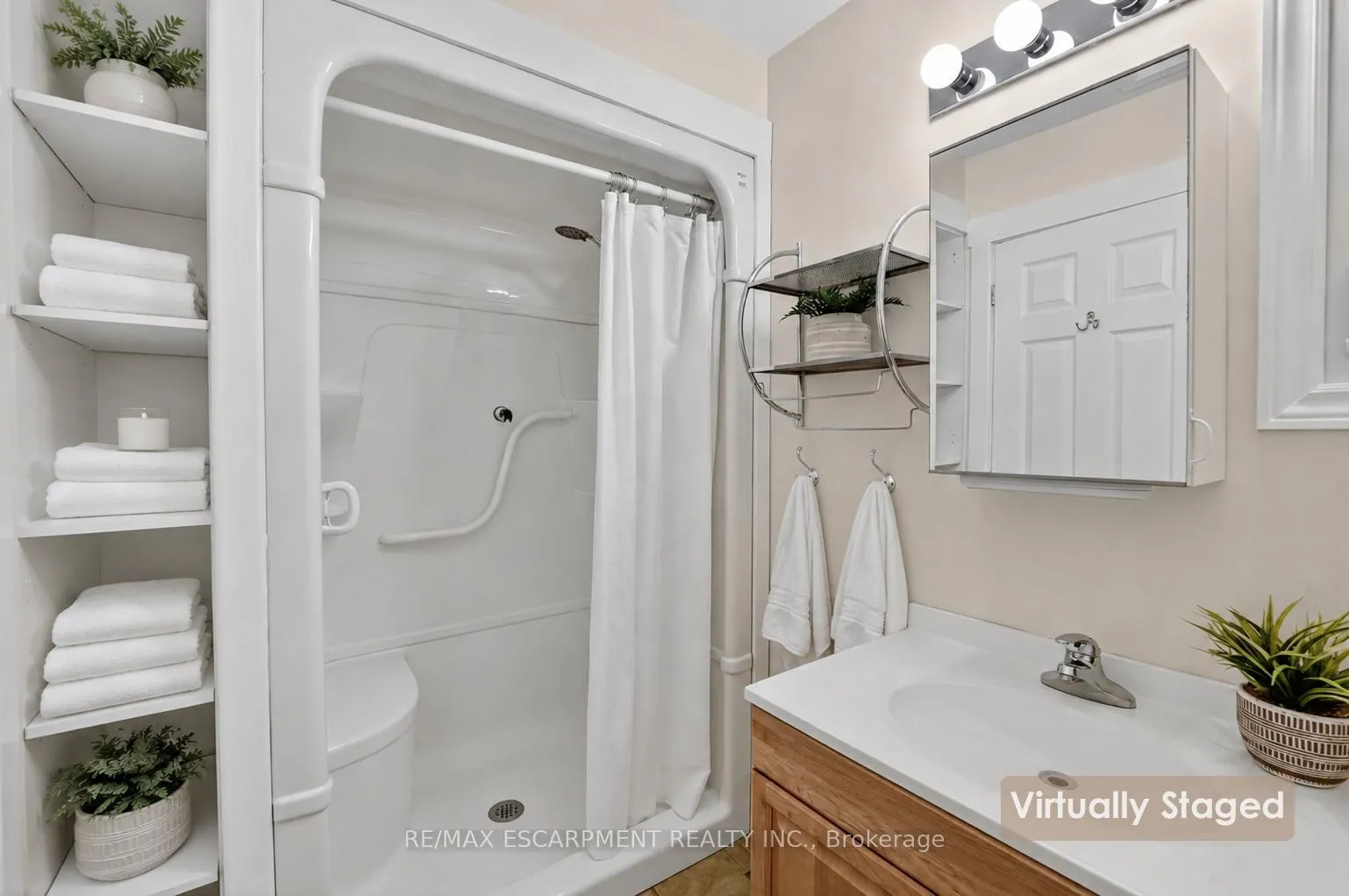 Photo 11 of 272 Cope Street, Hamilton, Homeside — HOMEH