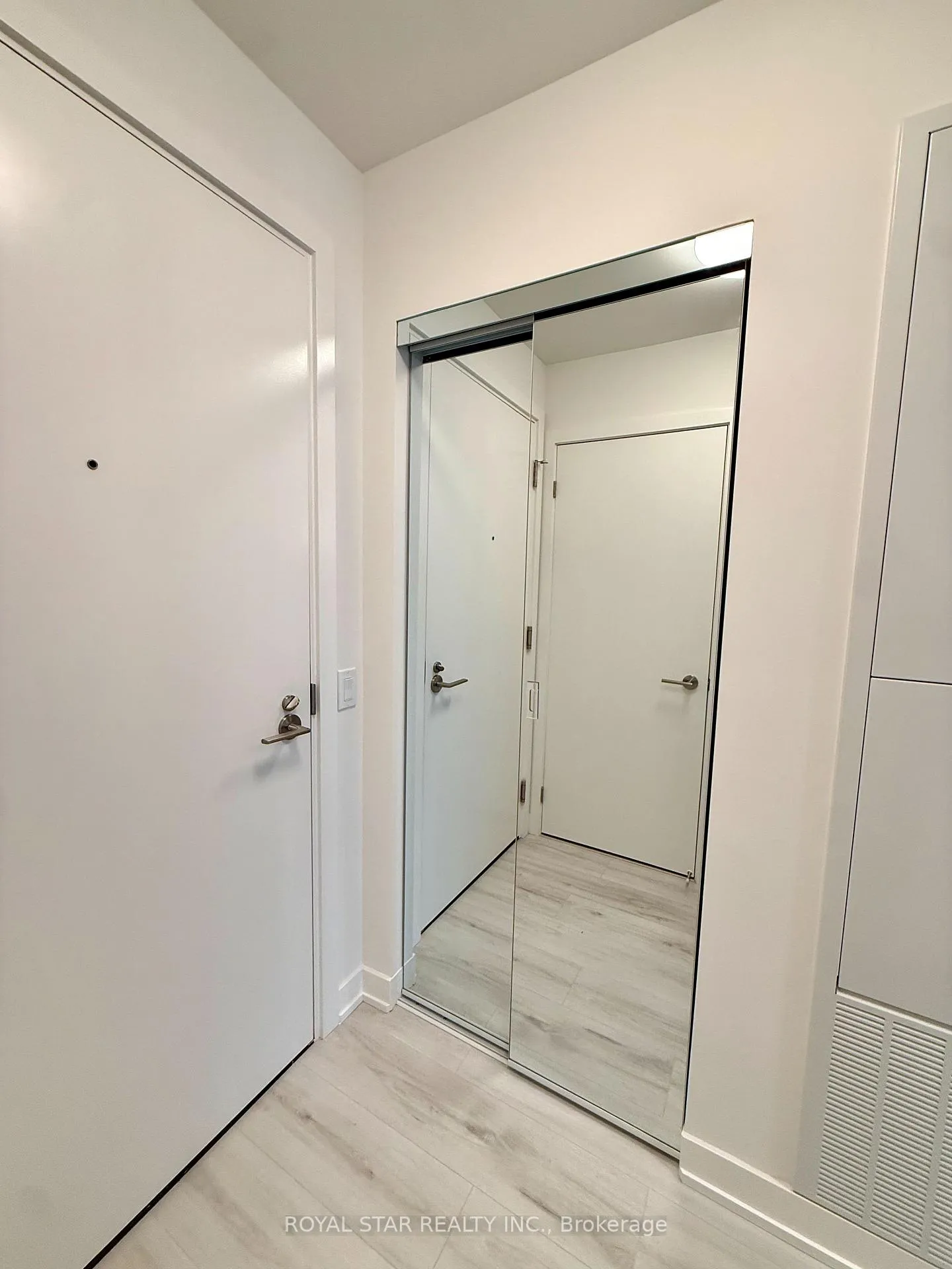 Photo 5 of Unit 708S, 110 Broadway Avenue, Toronto, Mount Pleasant West — HOMEH