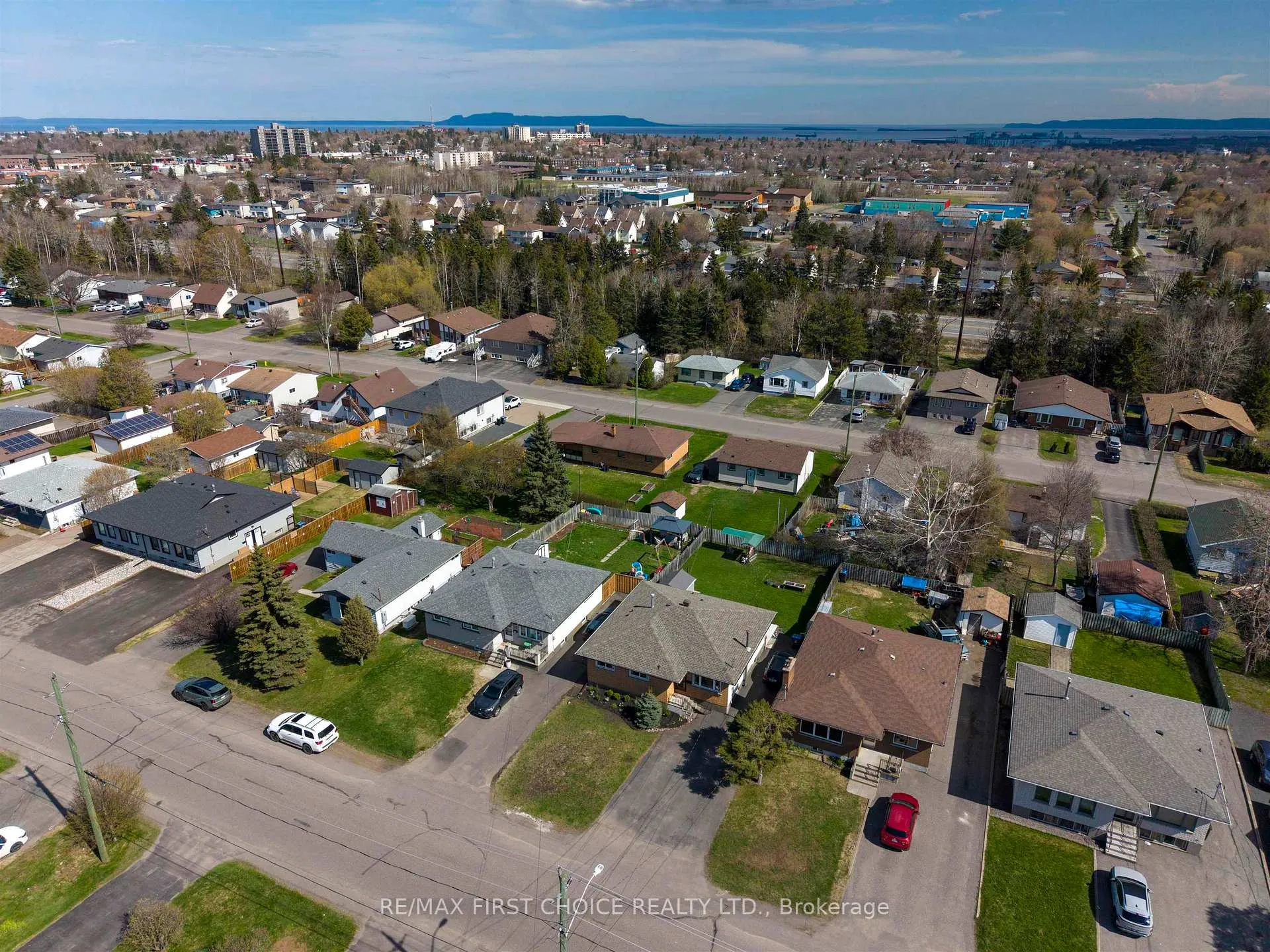 Photo 2 of 435 Dublin Avenue, Thunder Bay, John Street North — HOMEH
