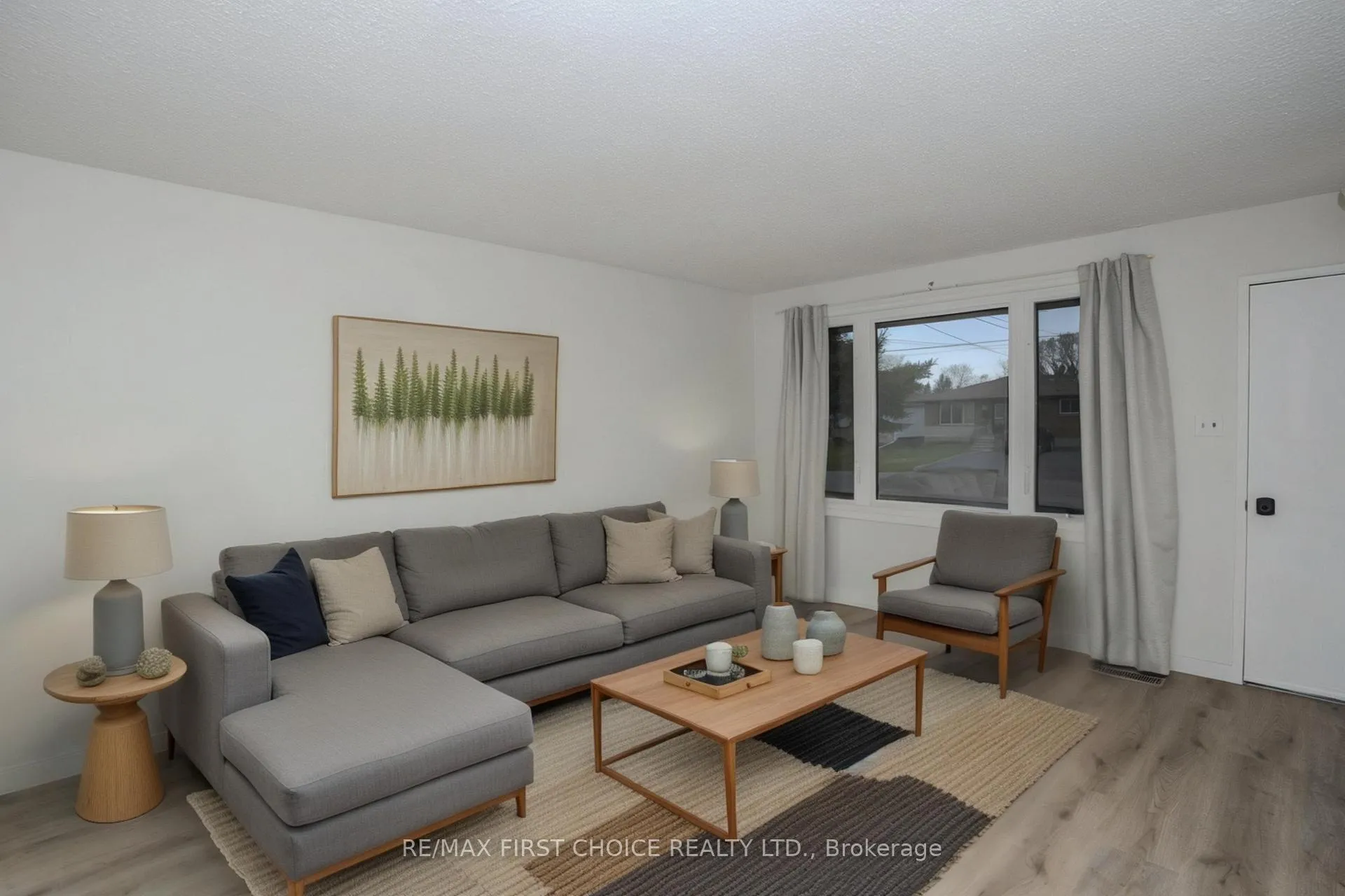 Photo 3 of 435 Dublin Avenue, Thunder Bay, John Street North — HOMEH