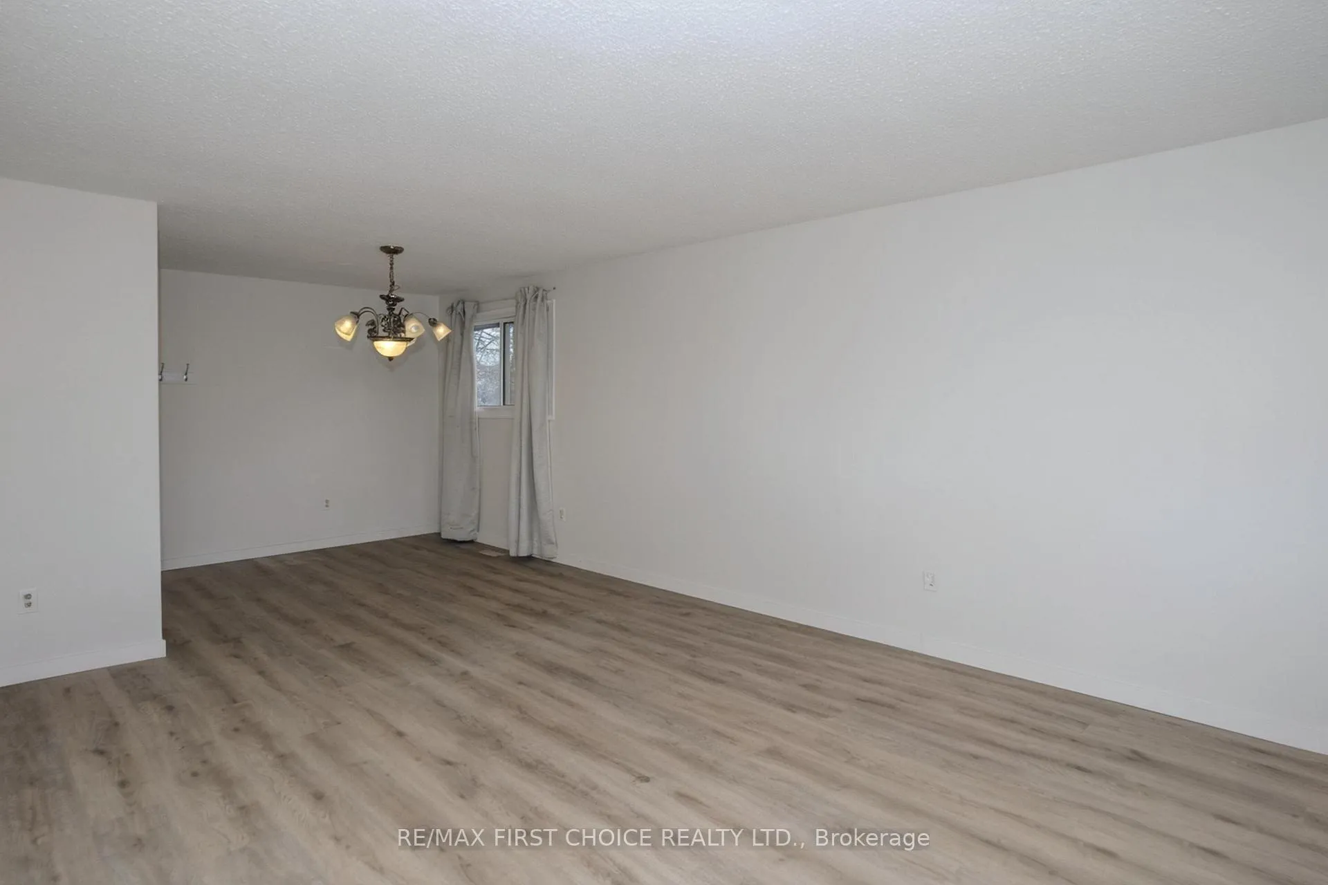 Photo 6 of 435 Dublin Avenue, Thunder Bay, John Street North — HOMEH