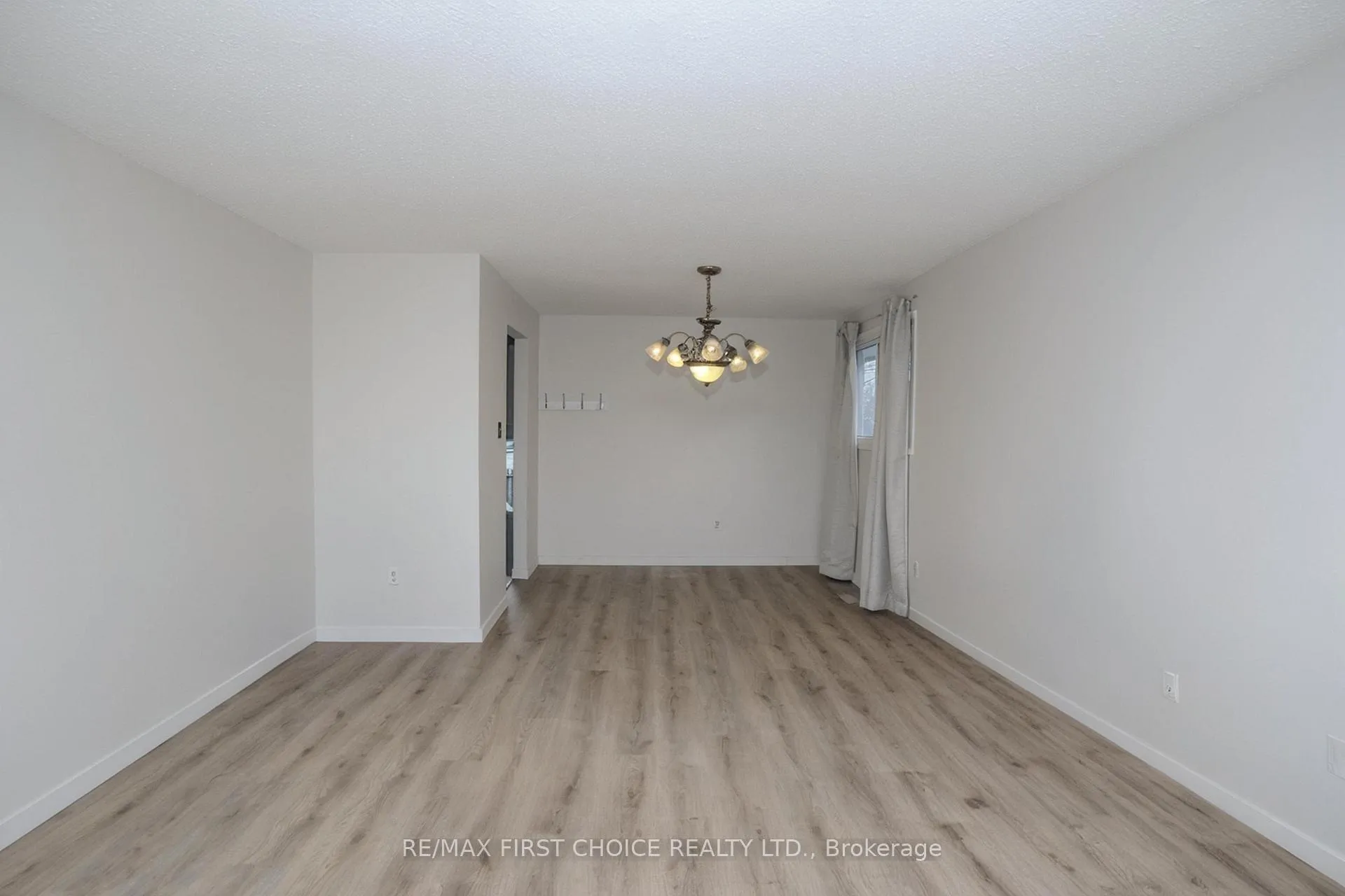 Photo 7 of 435 Dublin Avenue, Thunder Bay, John Street North — HOMEH